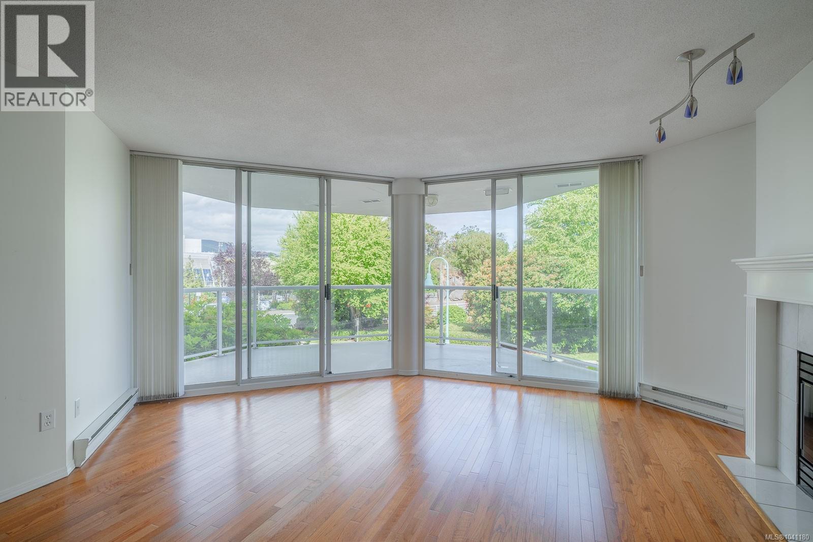 #203 158 Promenade Dr - 11