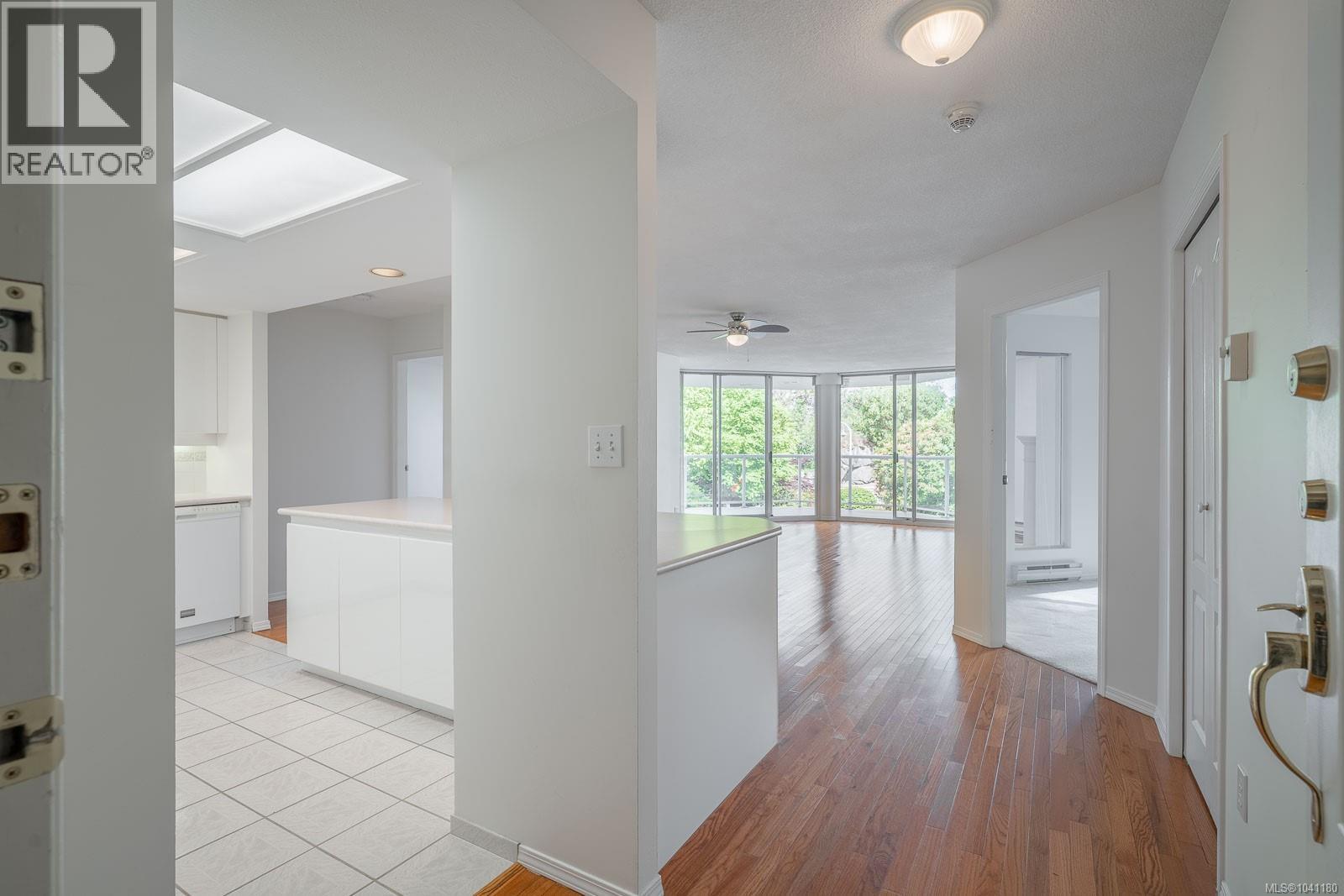#203 158 Promenade Dr - 4