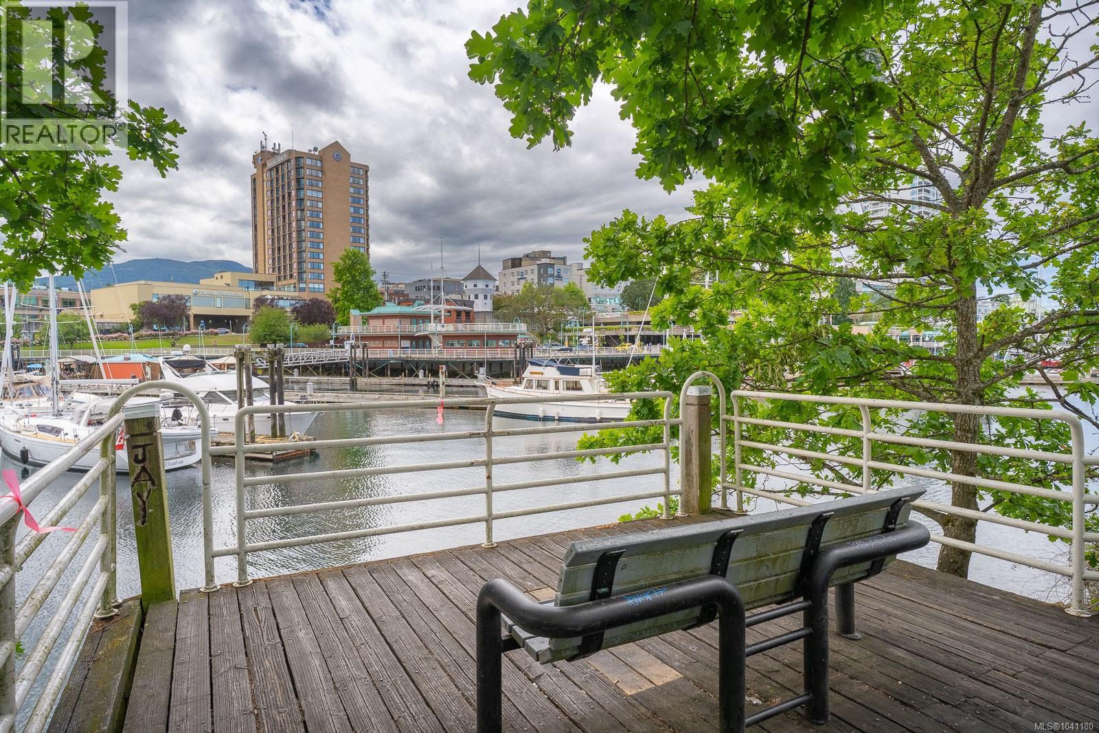 #203 158 Promenade Dr - 44