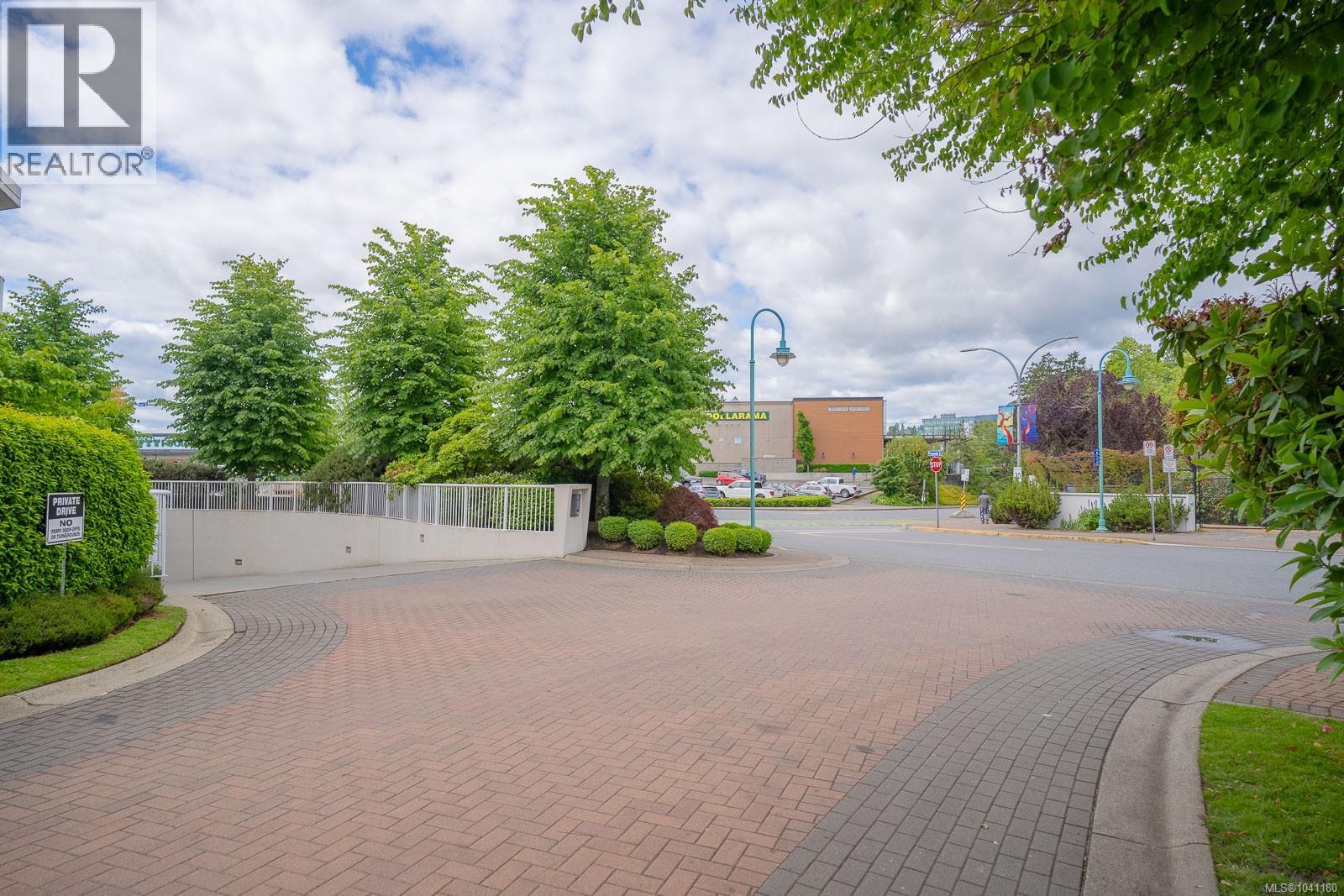 #203 158 Promenade Dr - 58