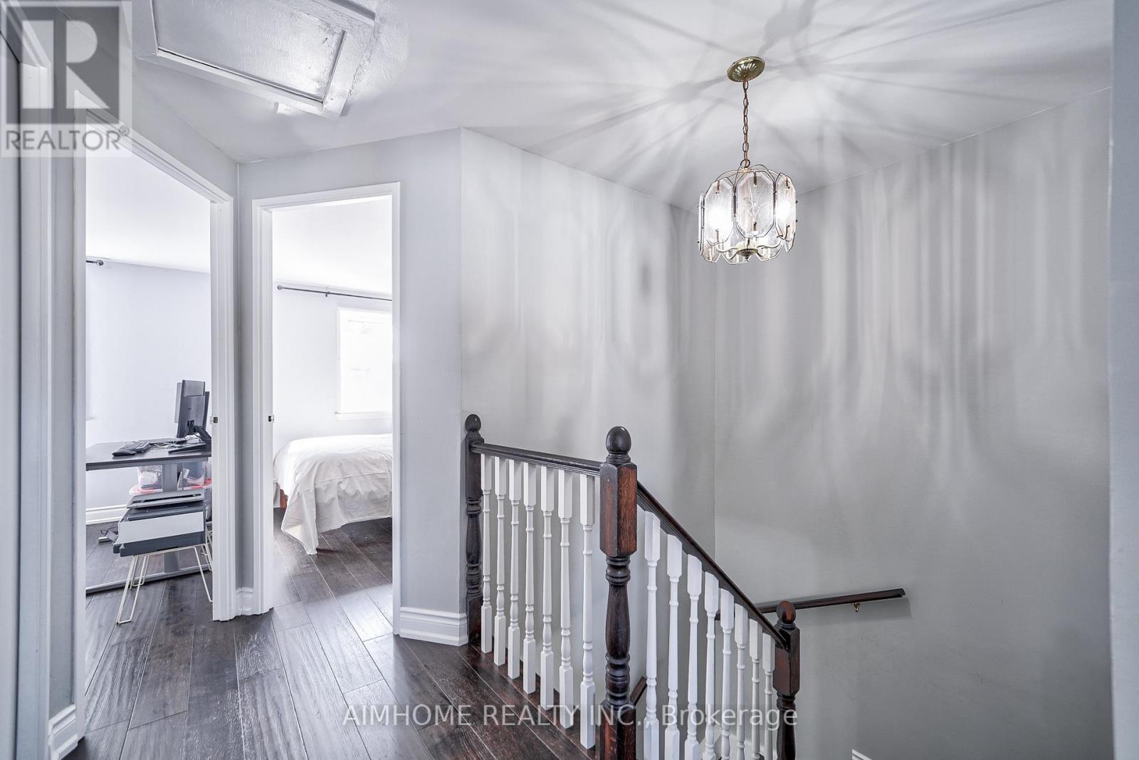 1692 JOHN STREET - 19