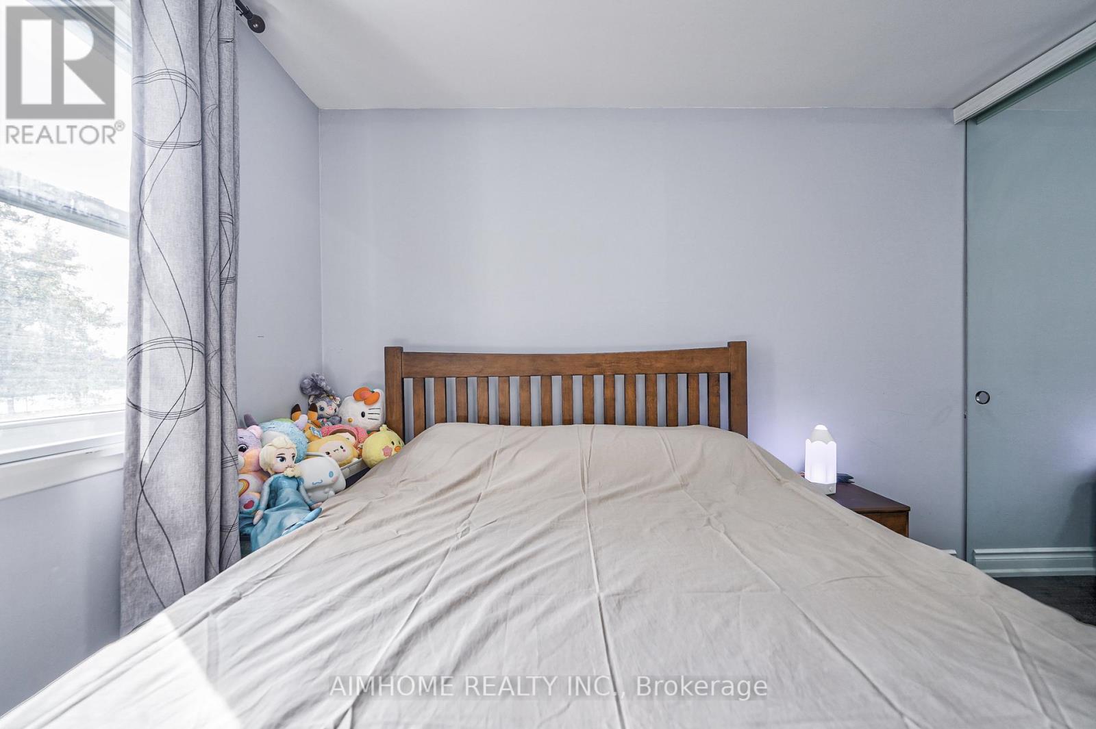 1692 JOHN STREET - 24