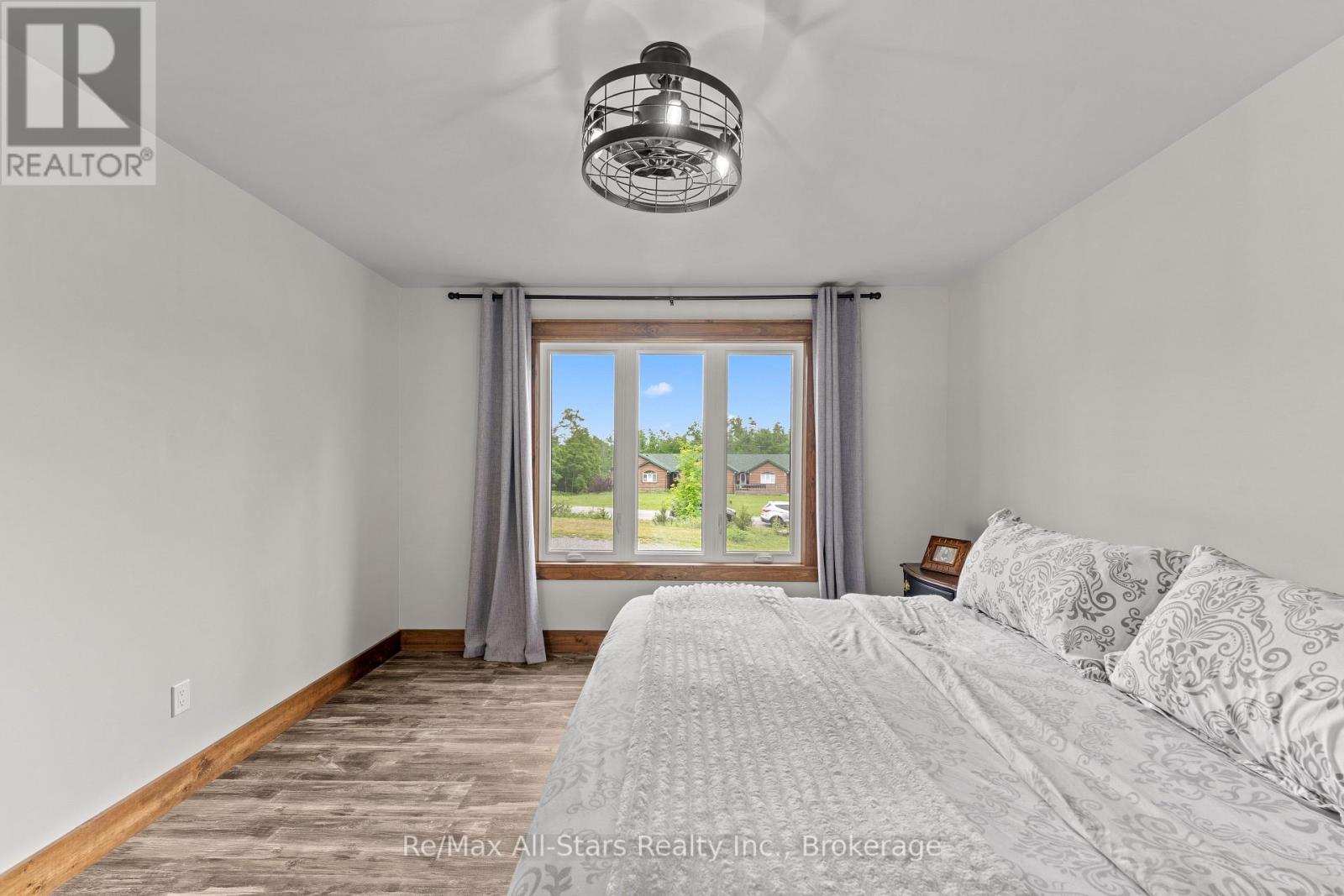 86 ELLWOOD CRESCENT - 19