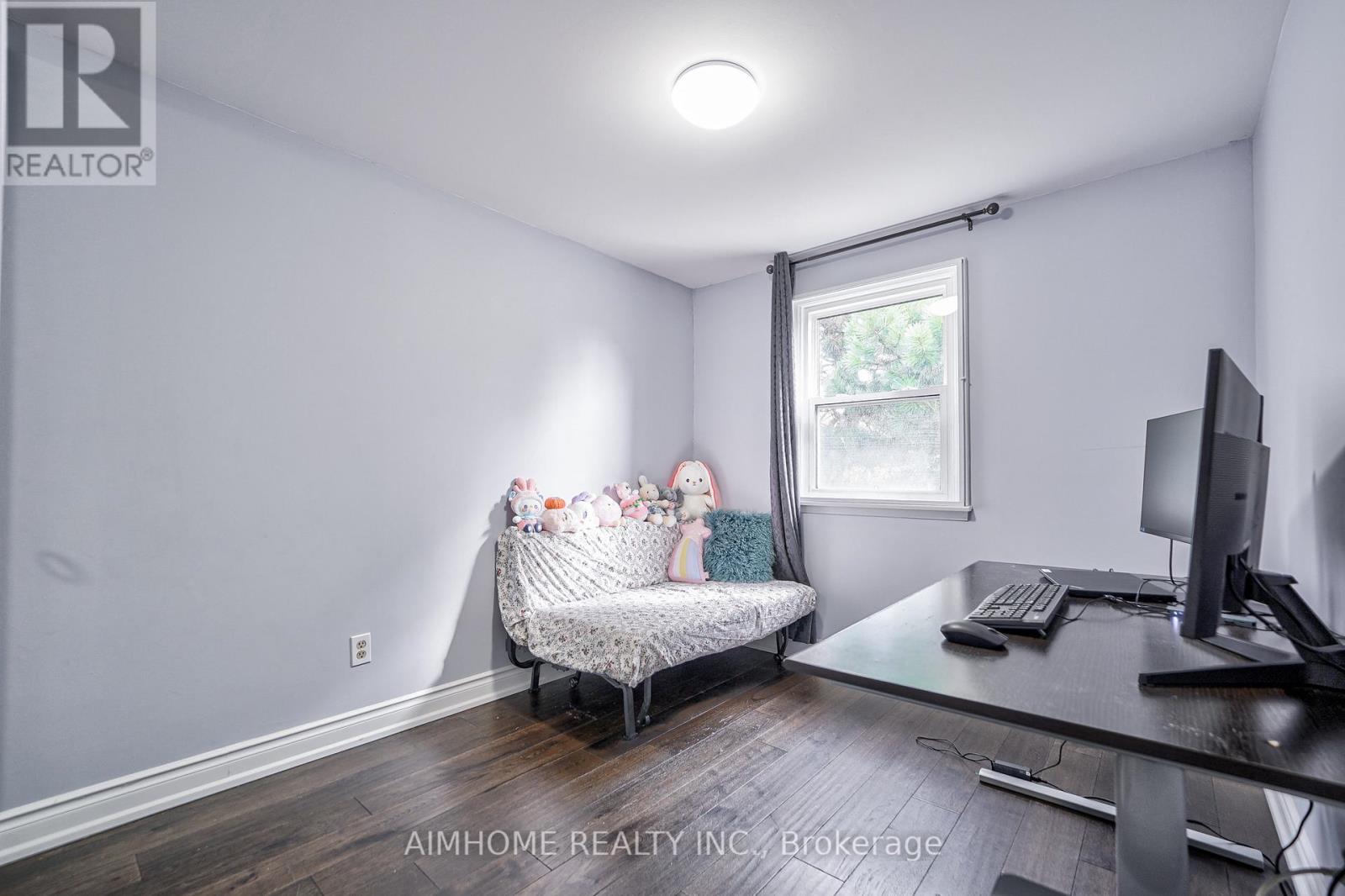 1692 JOHN STREET - 25