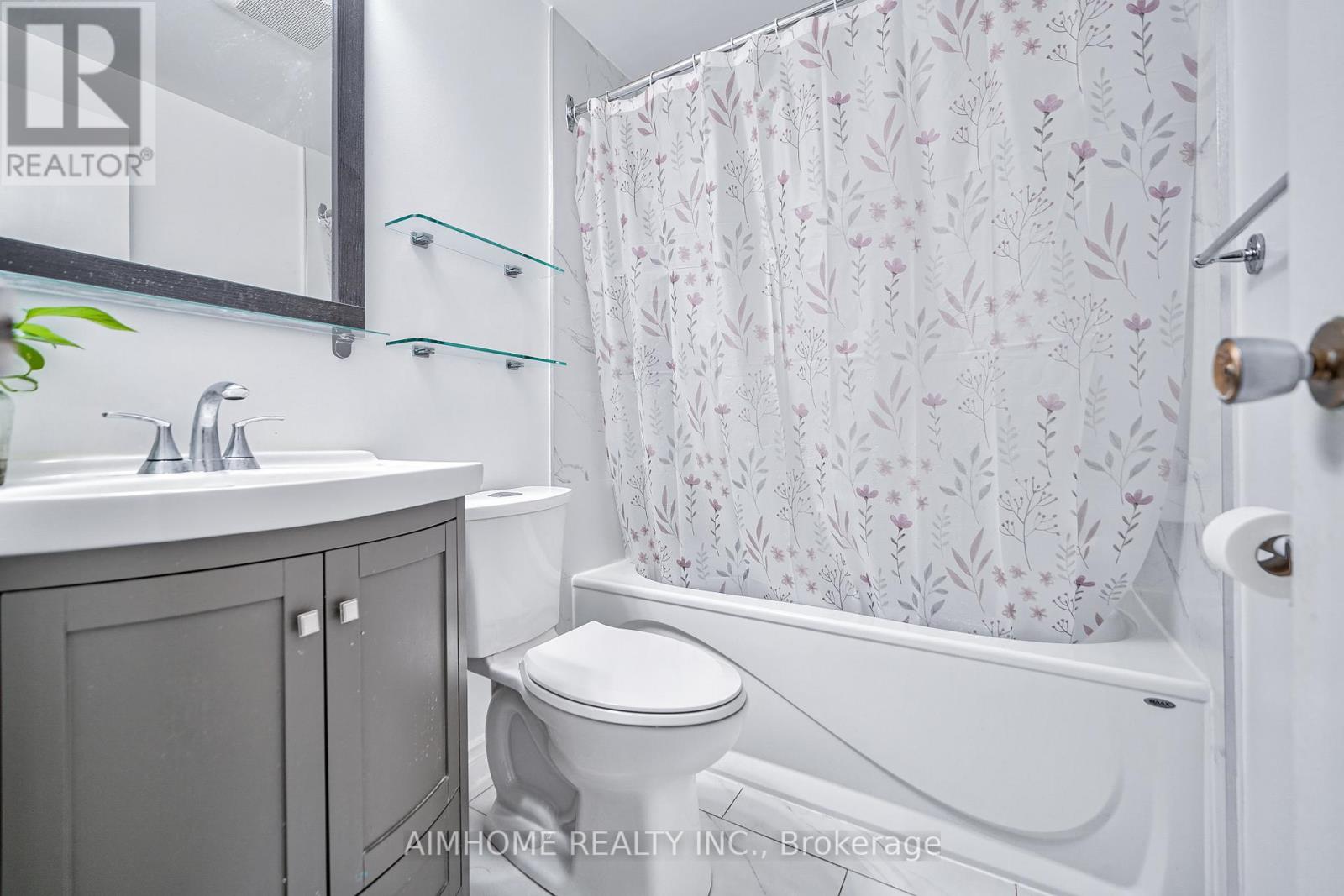 1692 JOHN STREET - 30