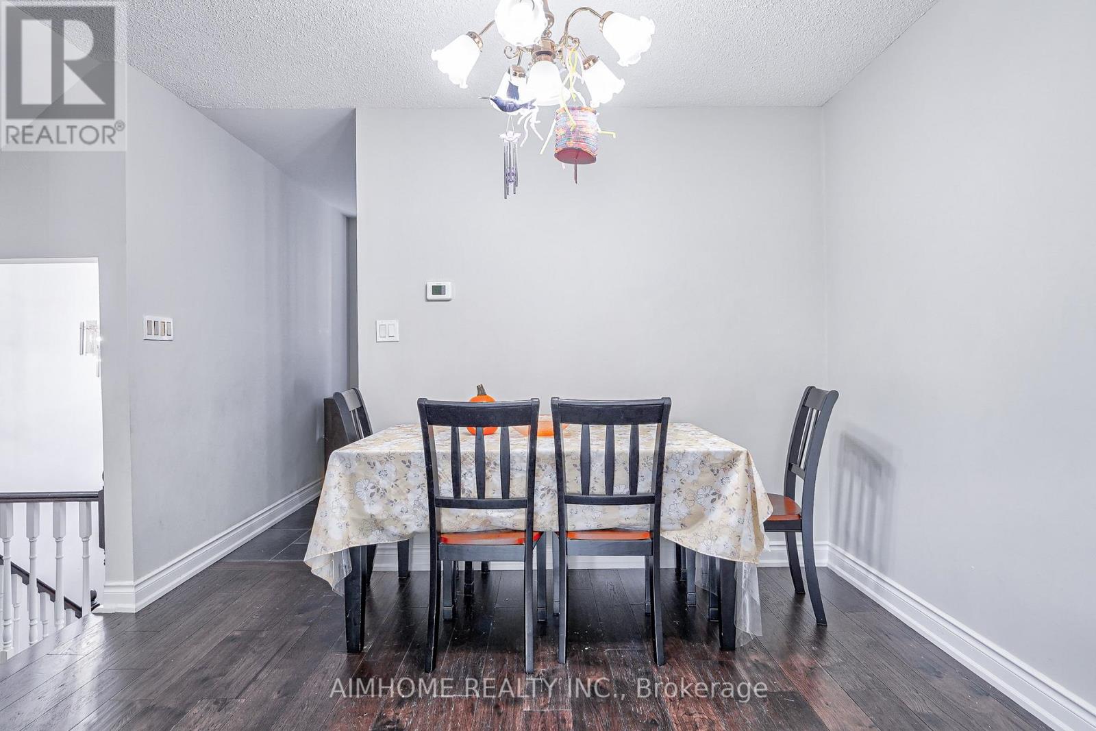 1692 JOHN STREET - 7