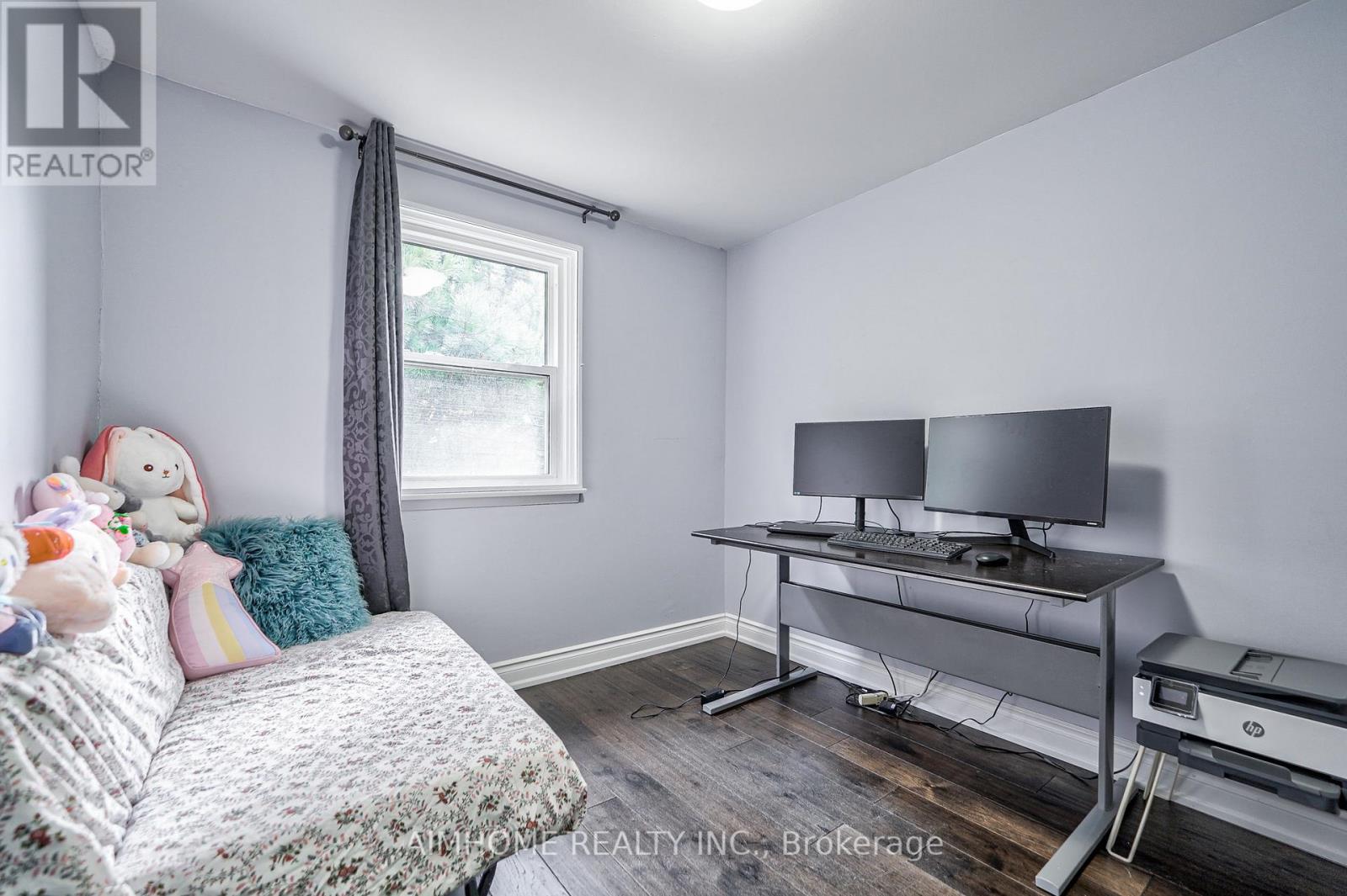 1692 JOHN STREET - 26