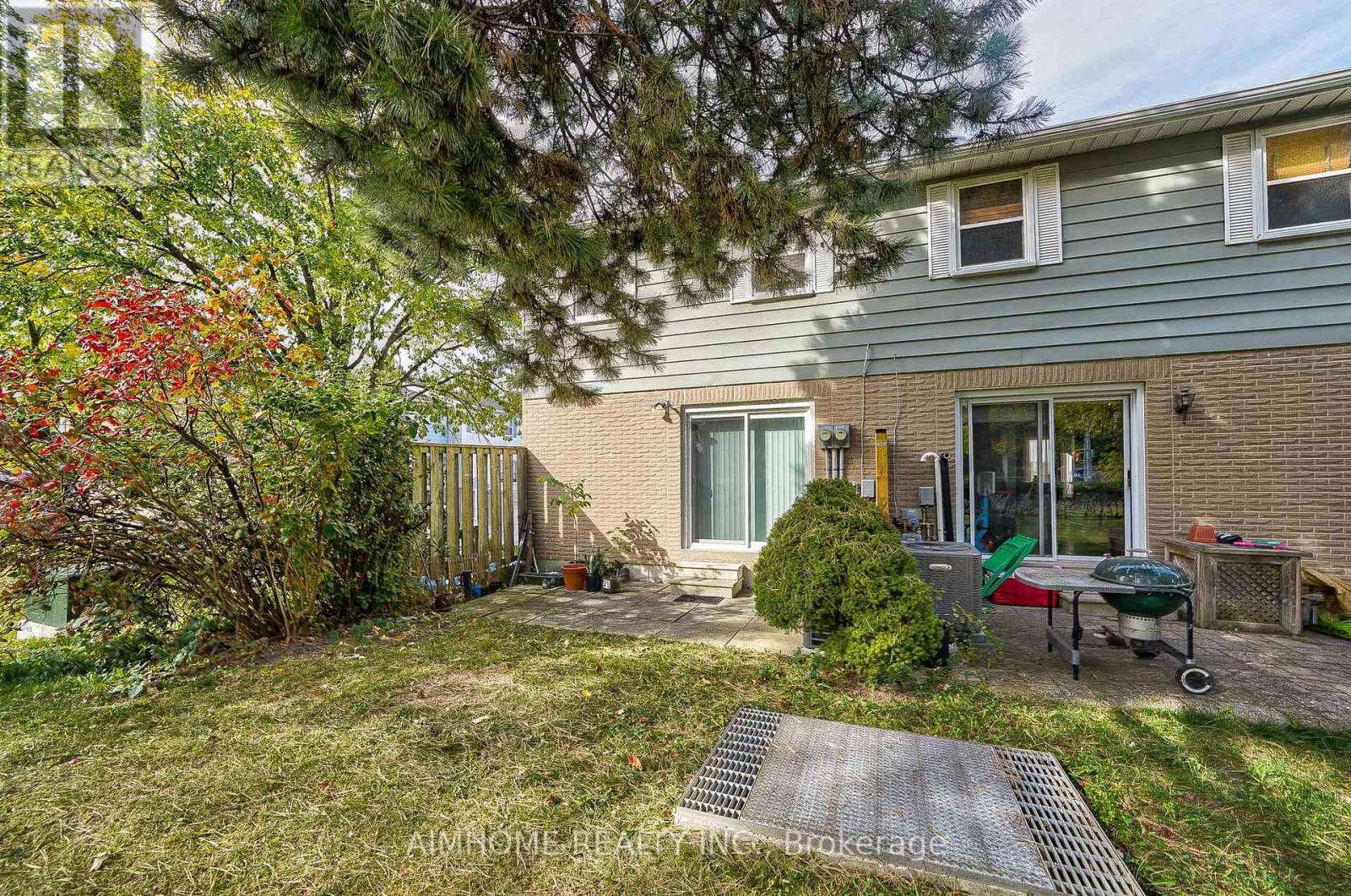 1692 JOHN STREET - 34