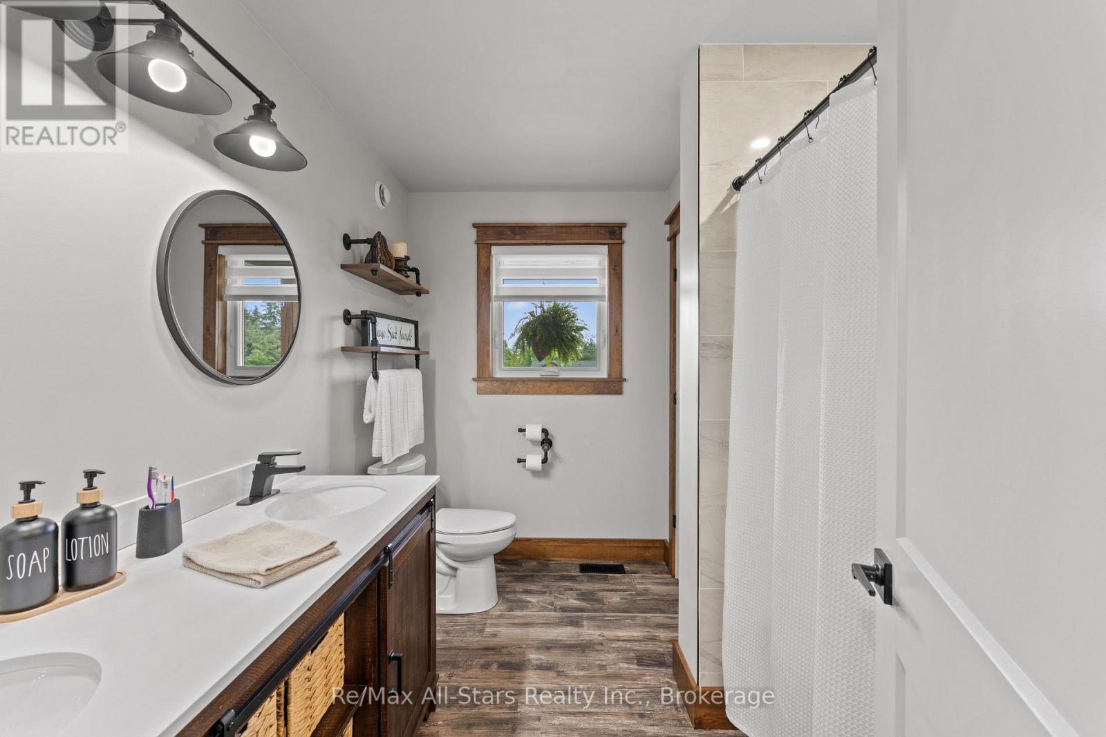 86 ELLWOOD CRESCENT - 24