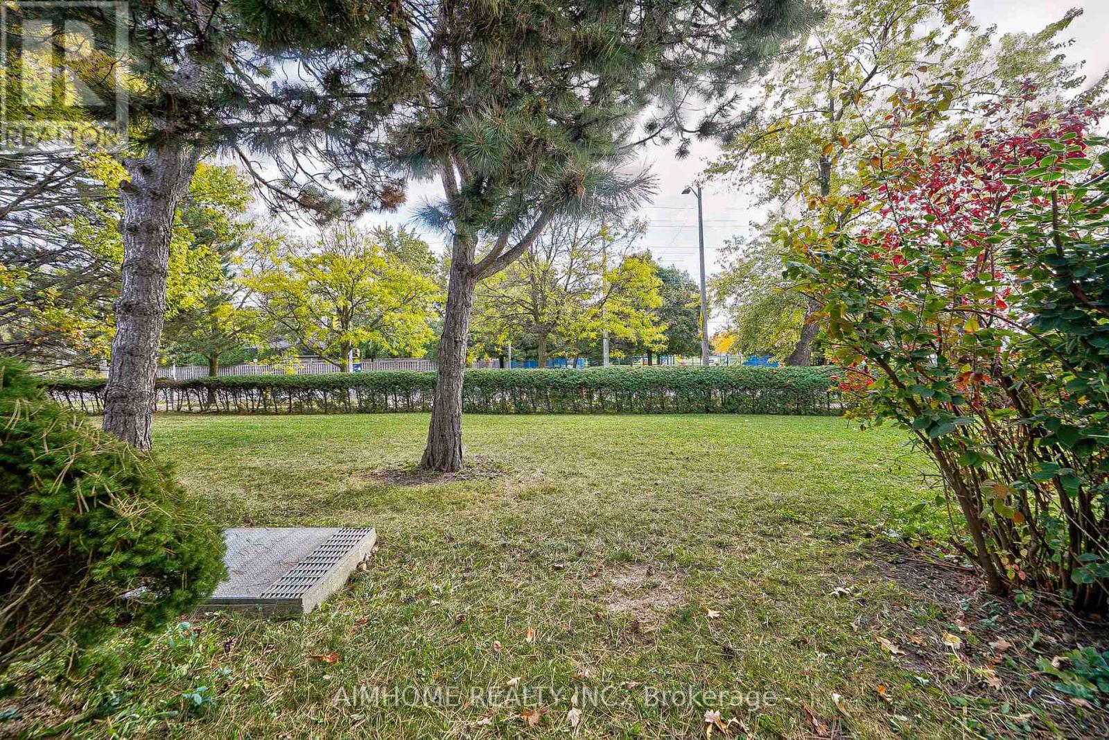 1692 JOHN STREET - 35