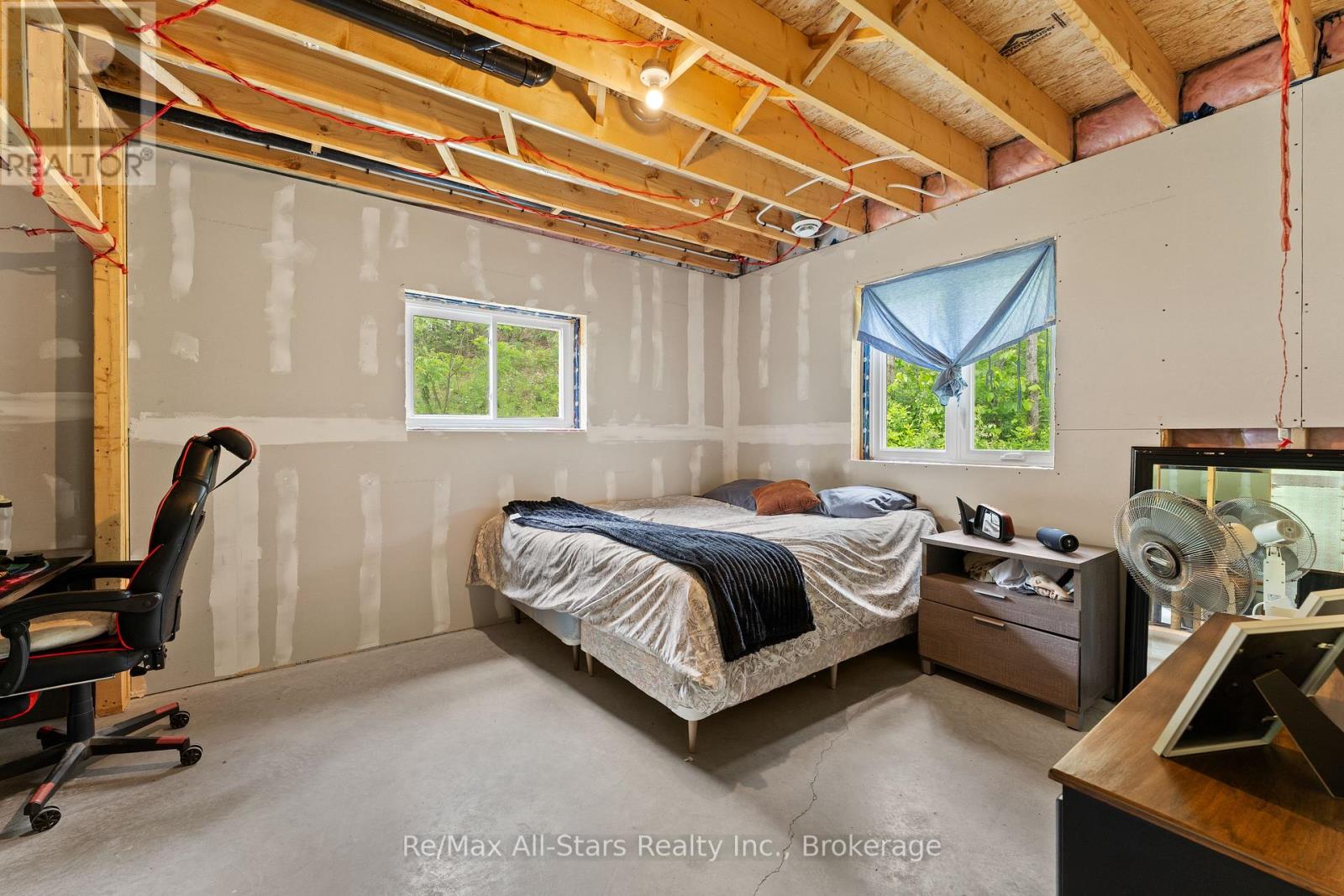86 ELLWOOD CRESCENT - 29