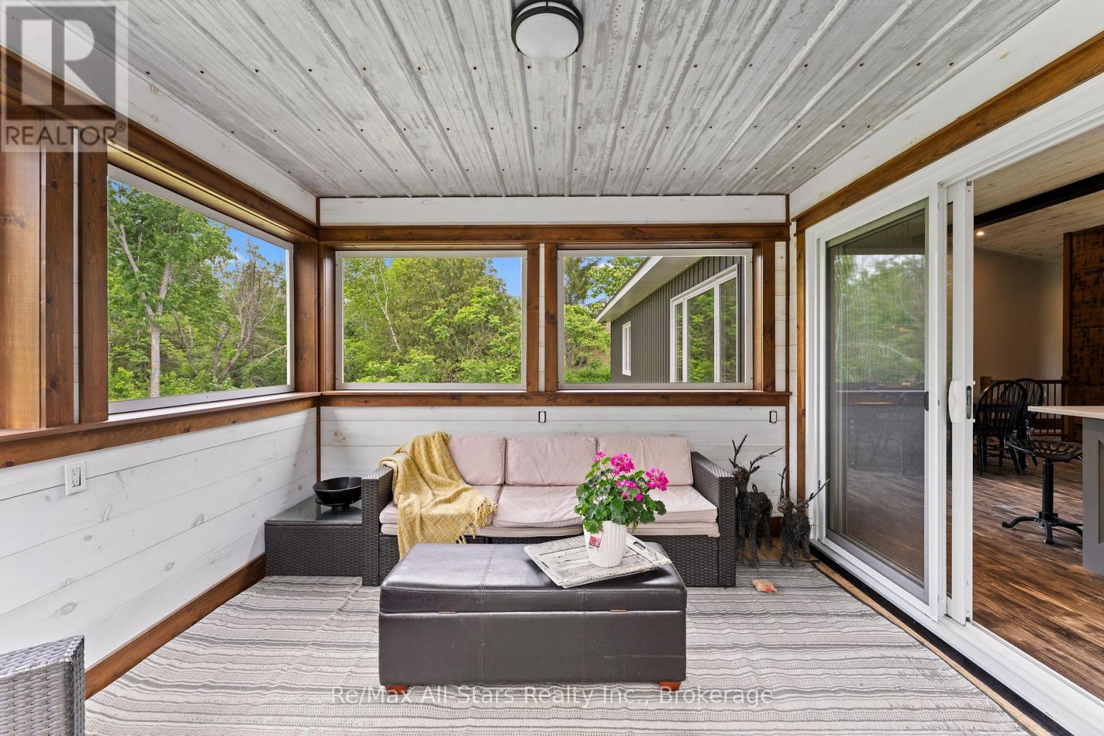 86 ELLWOOD CRESCENT - 32