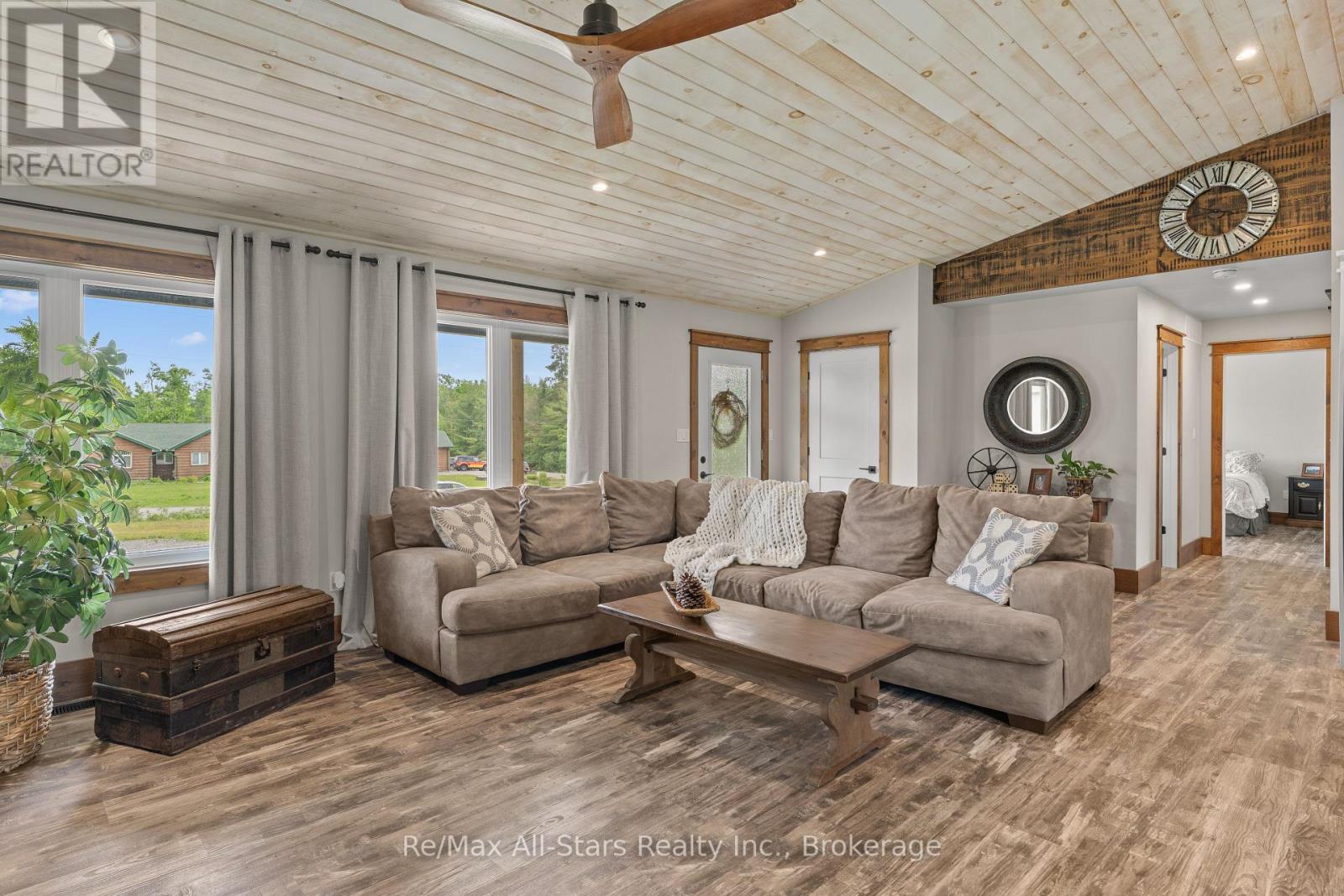 86 ELLWOOD CRESCENT - 9
