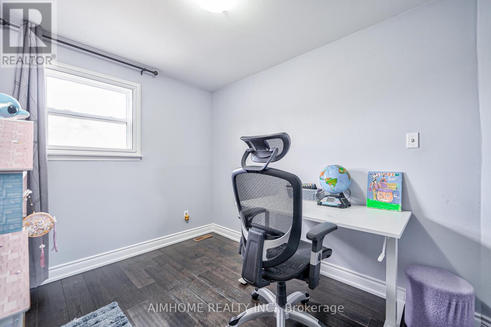 1692 JOHN STREET - 28