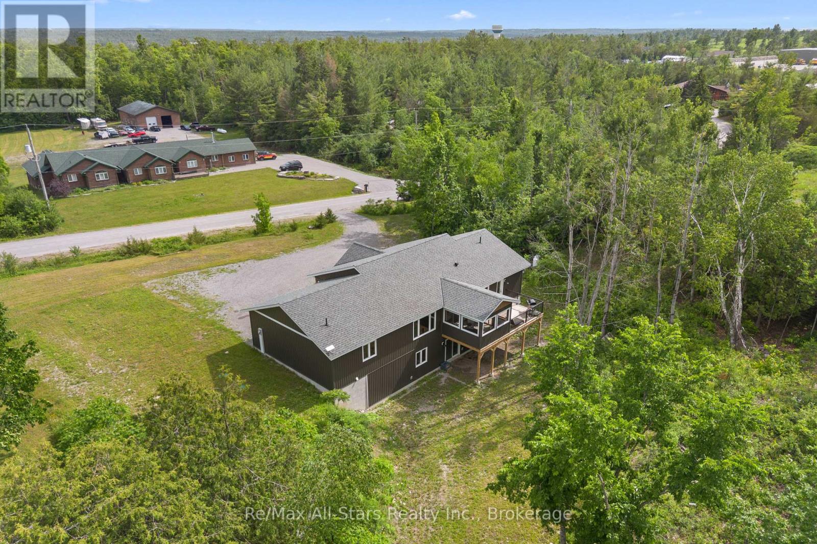 86 ELLWOOD CRESCENT - 37