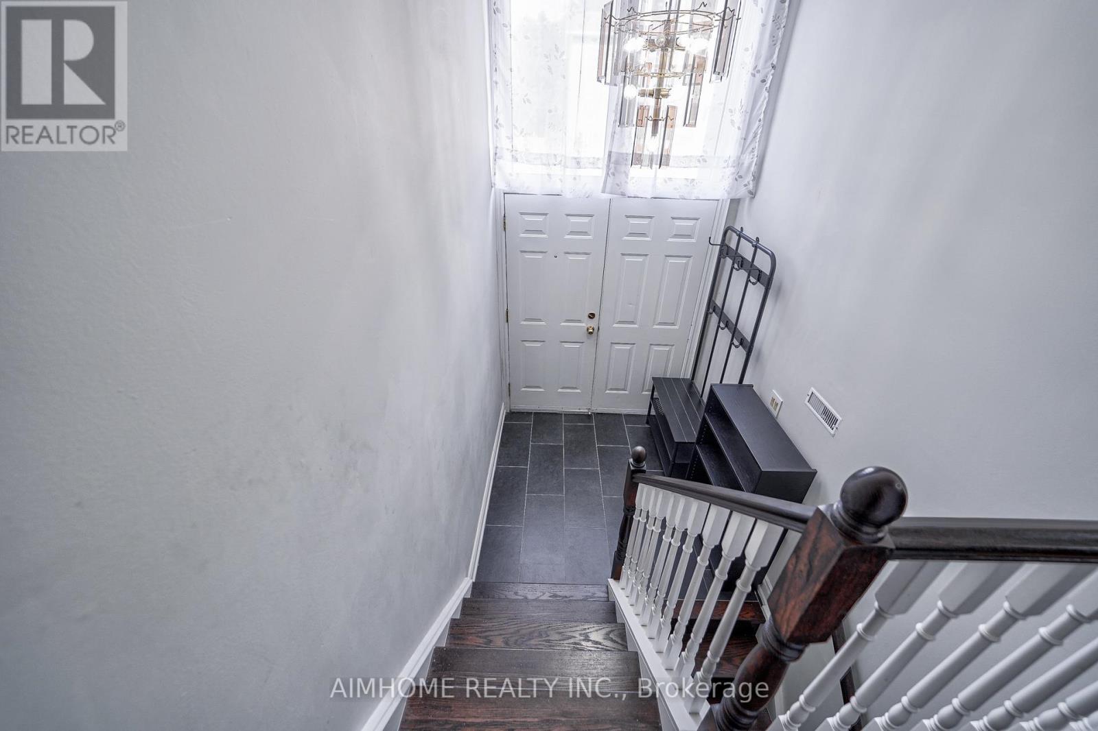 1692 JOHN STREET - 4