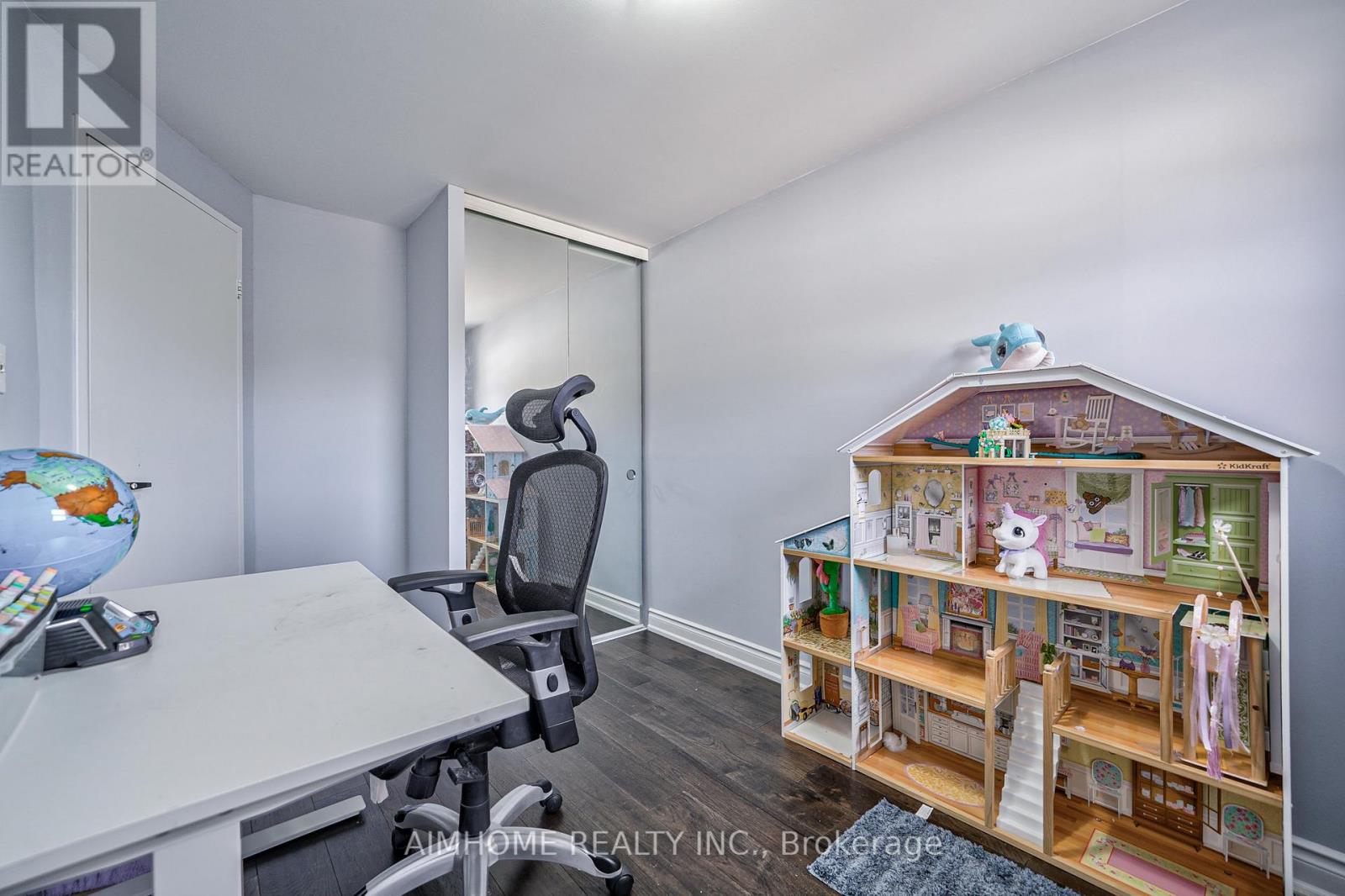 1692 JOHN STREET - 29