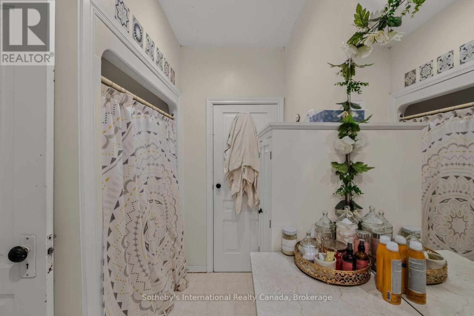 128 DOUGLAS STREET - 30