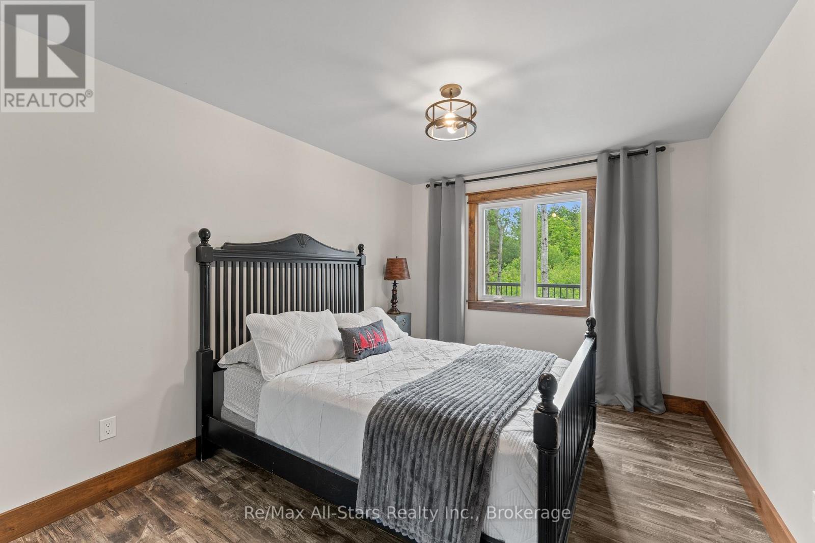 86 ELLWOOD CRESCENT - 23