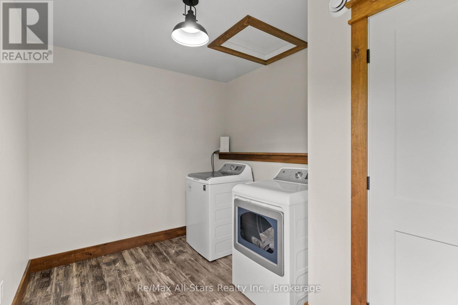86 ELLWOOD CRESCENT - 26