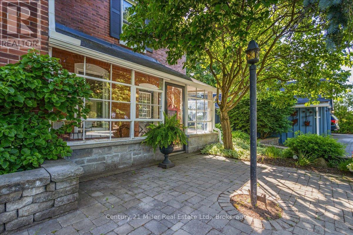 585 DUNDAS STREET E - 2