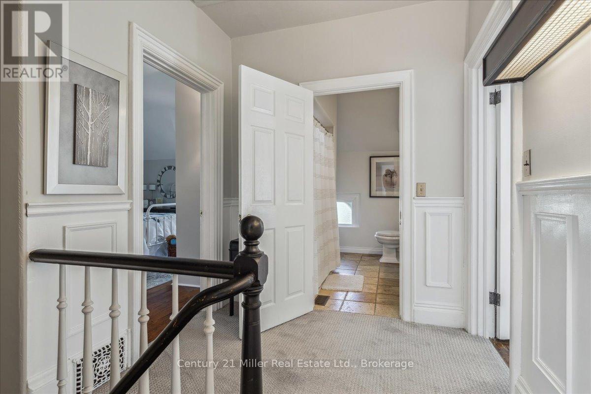 585 DUNDAS STREET E - 22