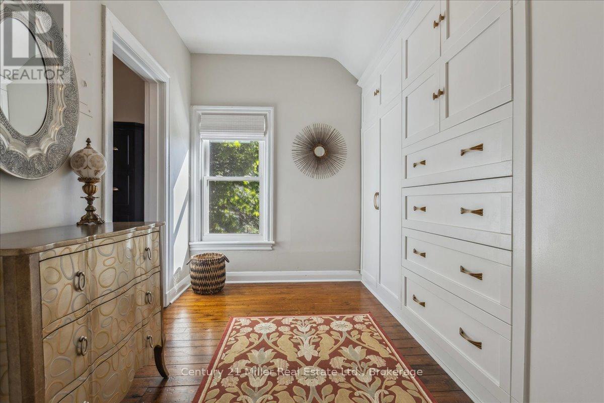 585 DUNDAS STREET E - 27