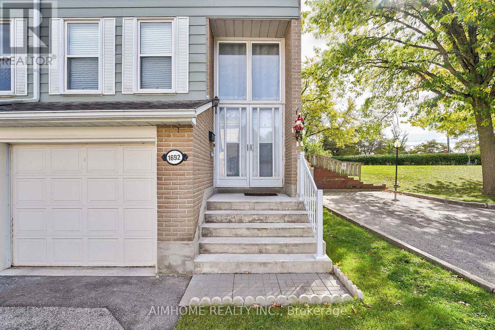 1692 JOHN STREET - 3