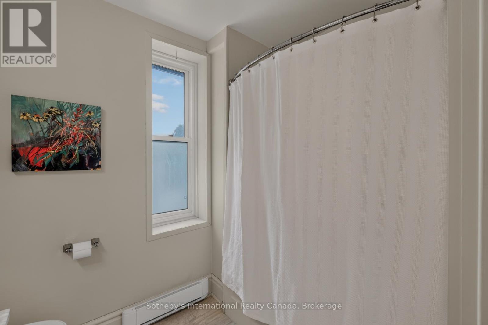 128 DOUGLAS STREET - 16