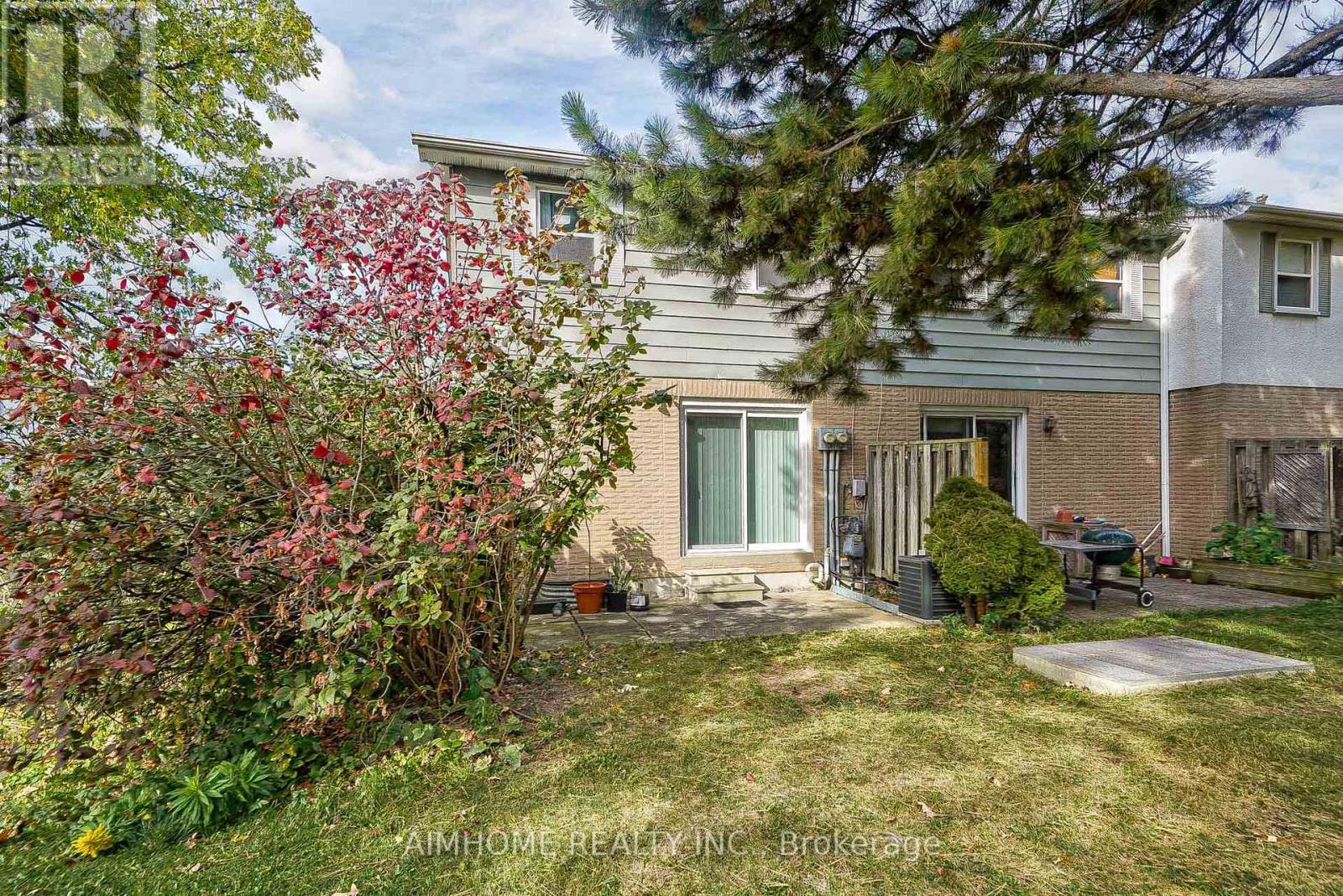 1692 JOHN STREET - 33