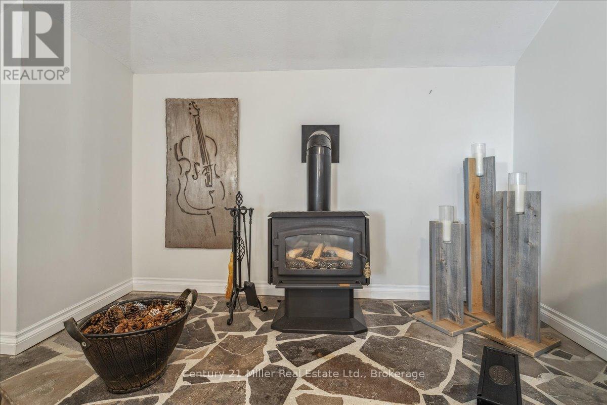 585 DUNDAS STREET E - 8