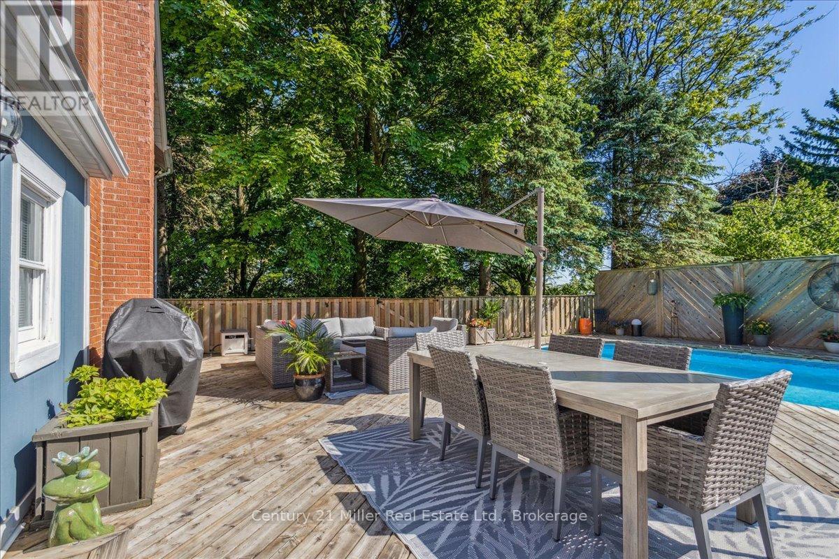 585 DUNDAS STREET E - 36
