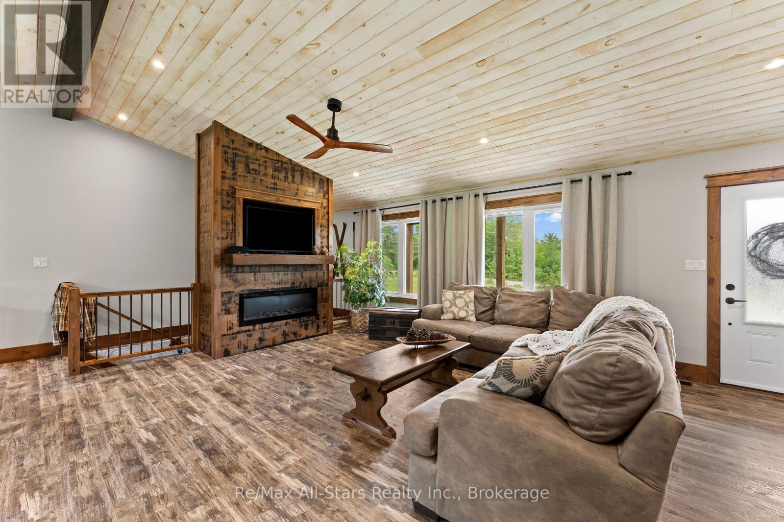 86 ELLWOOD CRESCENT - 8