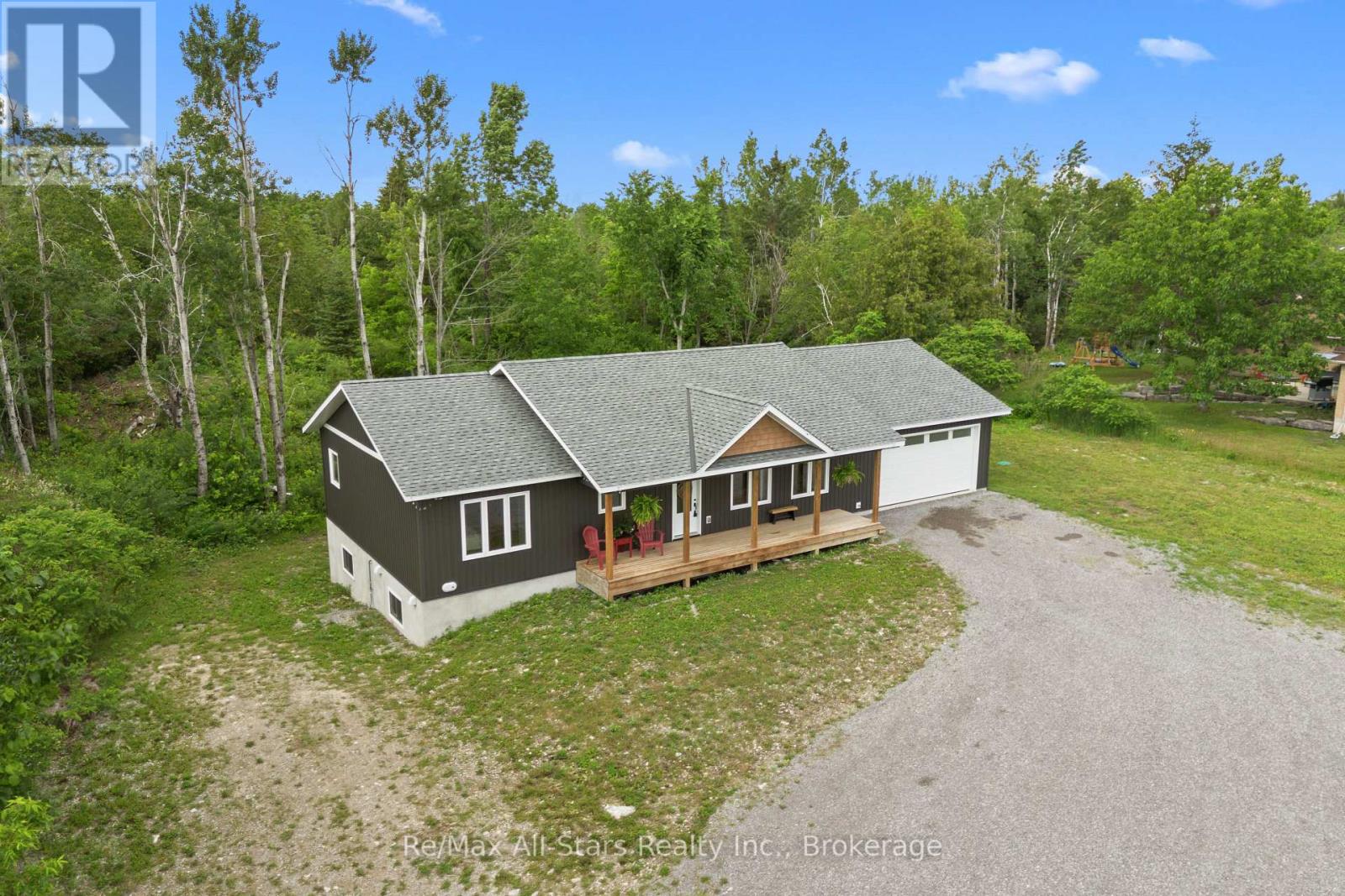 86 ELLWOOD CRESCENT - 3