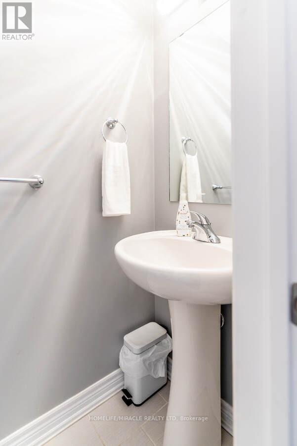 32 CARLETON TRAIL - 14