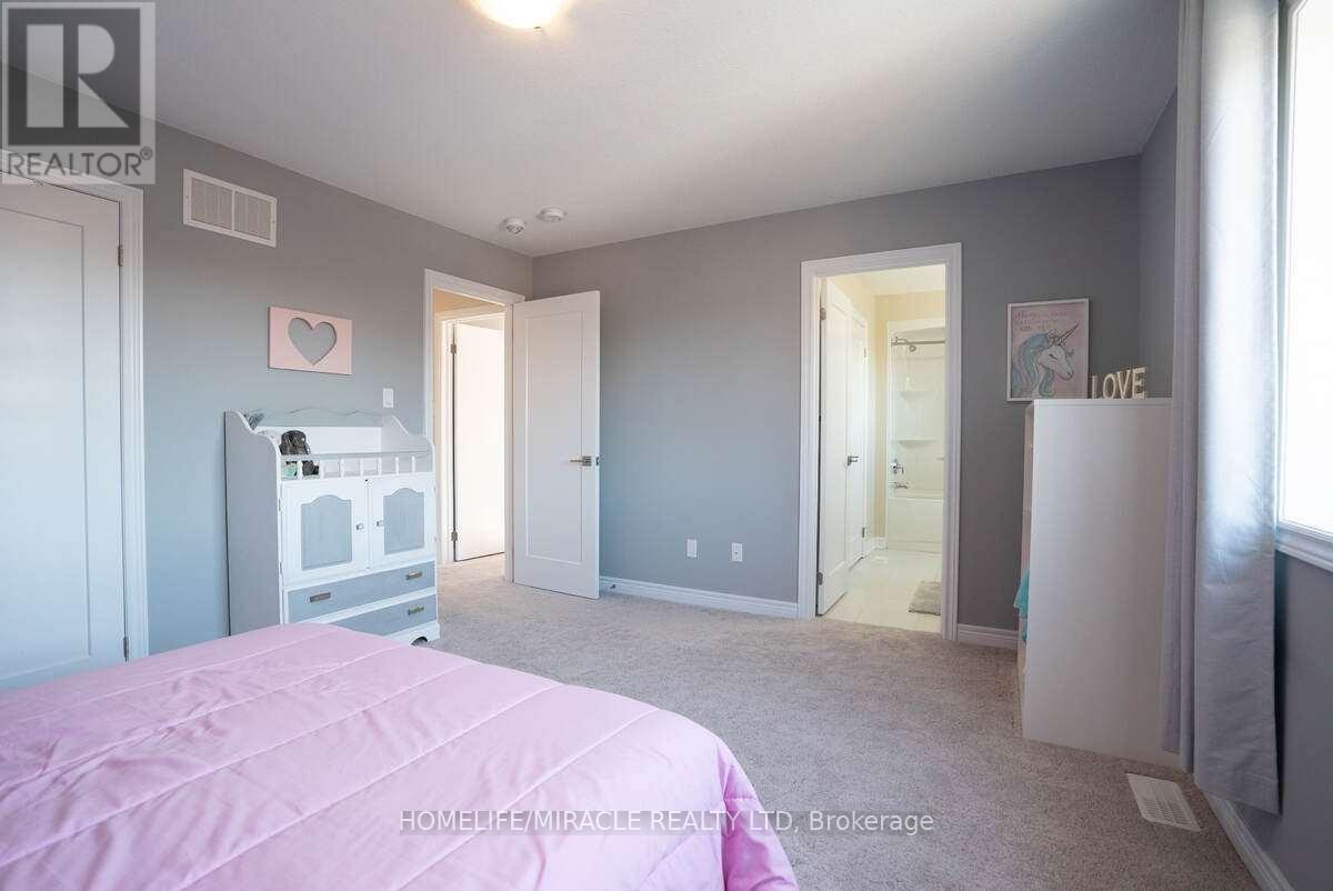 32 CARLETON TRAIL - 23