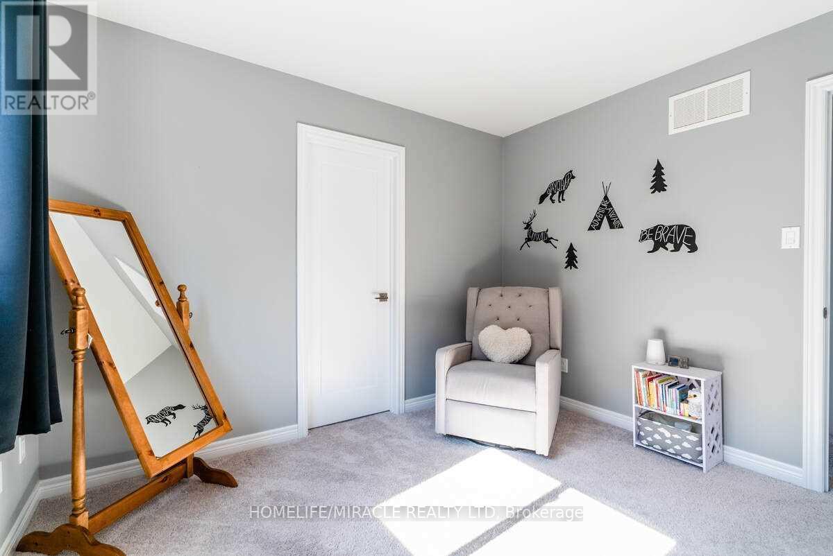 32 CARLETON TRAIL - 21