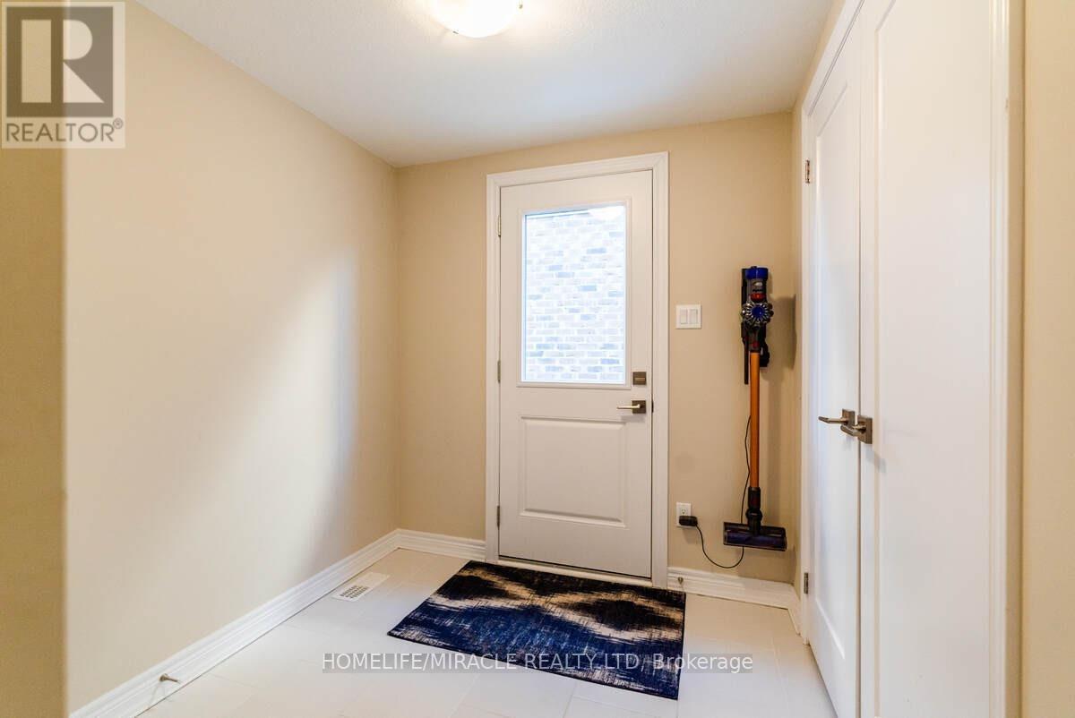 32 CARLETON TRAIL - 26