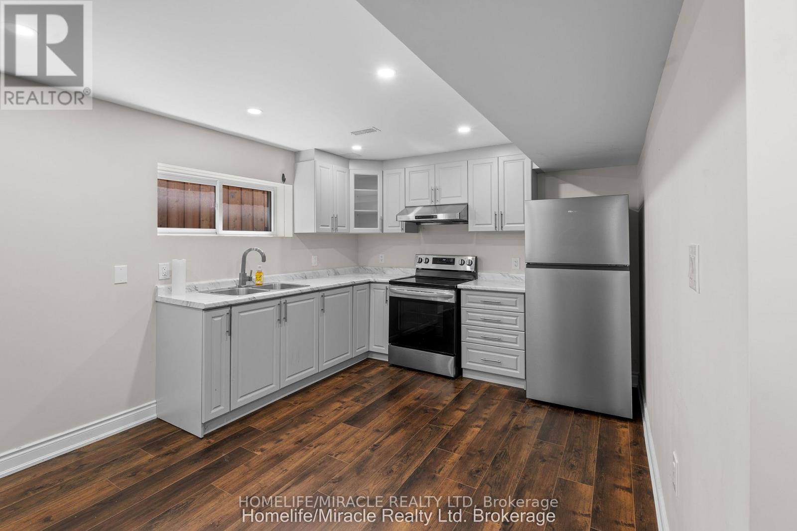 32 CARLETON TRAIL - 39