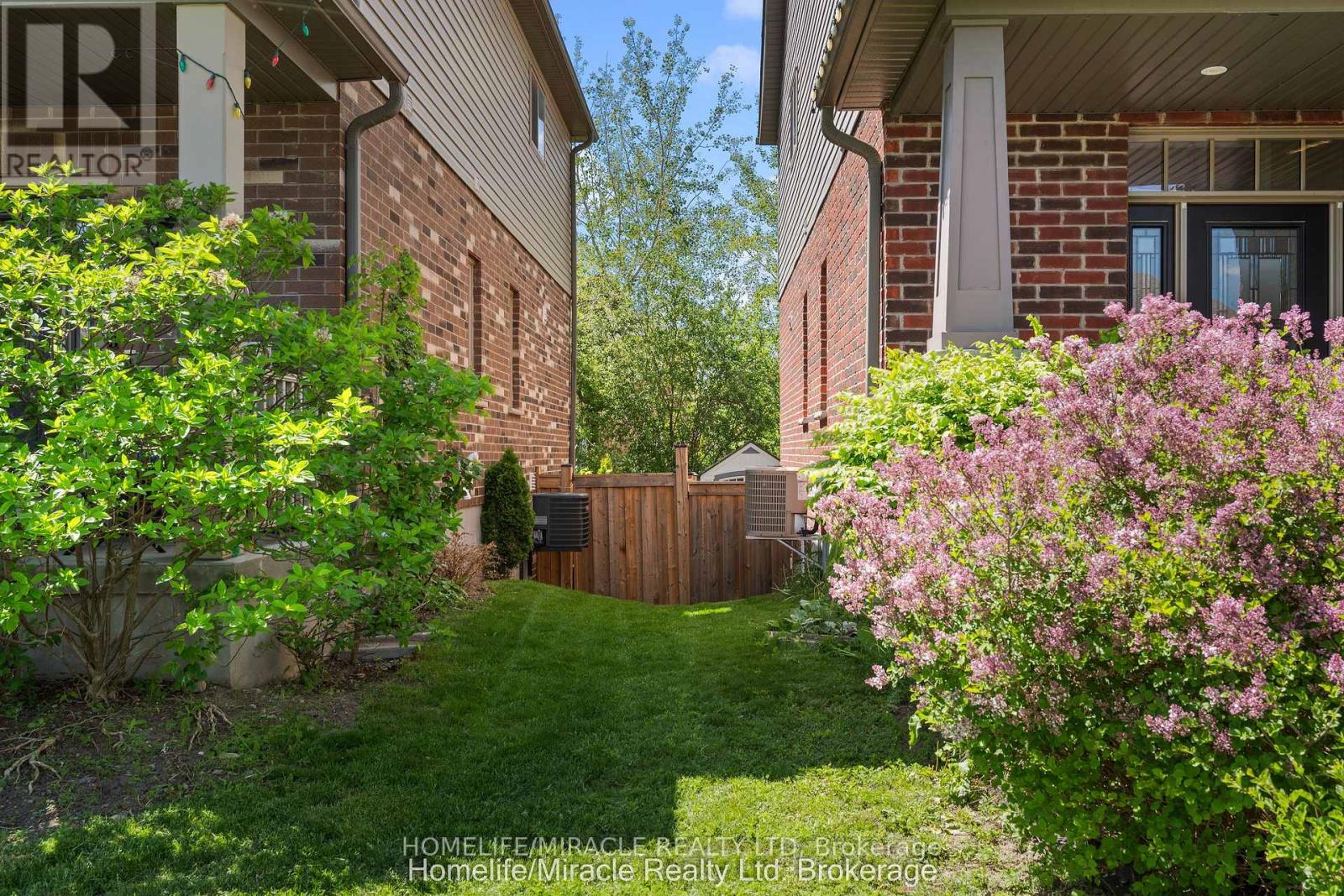 32 CARLETON TRAIL - 46