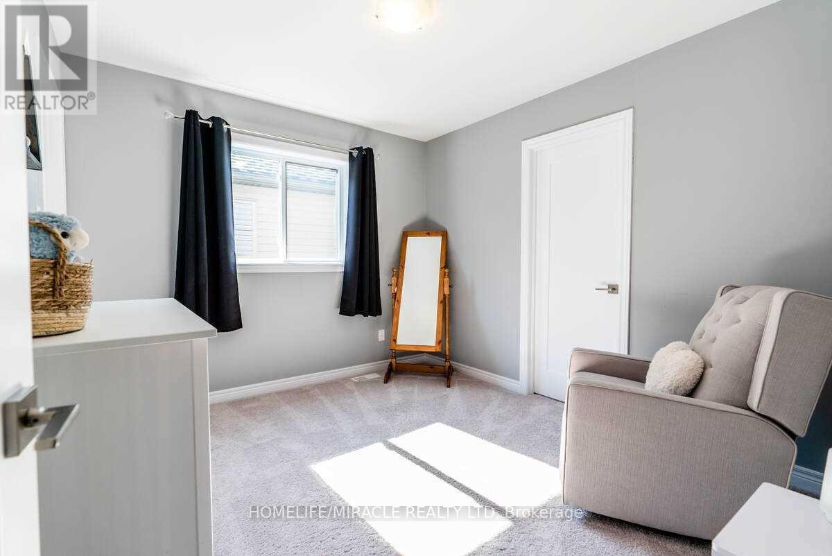 32 CARLETON TRAIL - 20