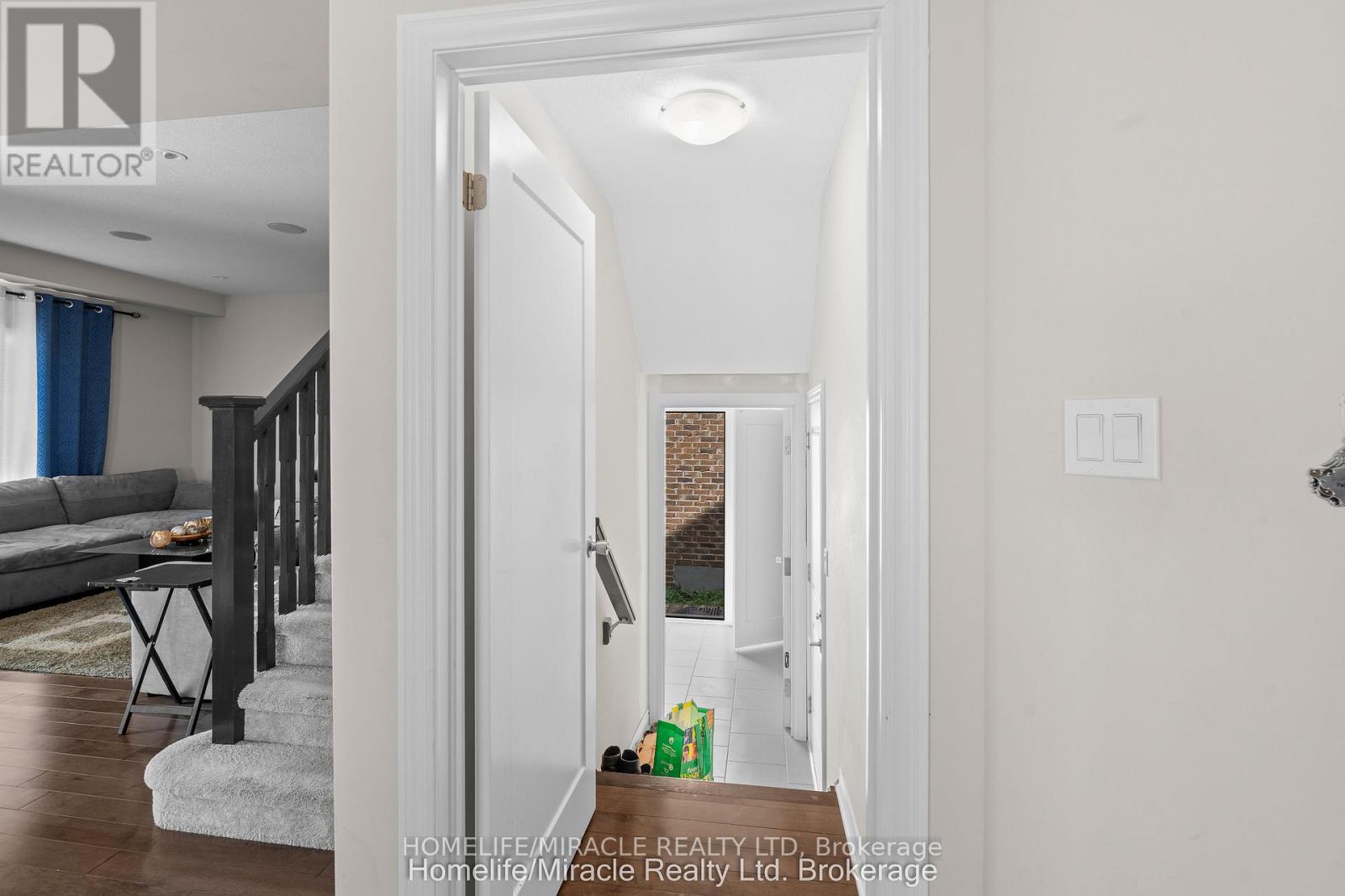 32 CARLETON TRAIL - 32