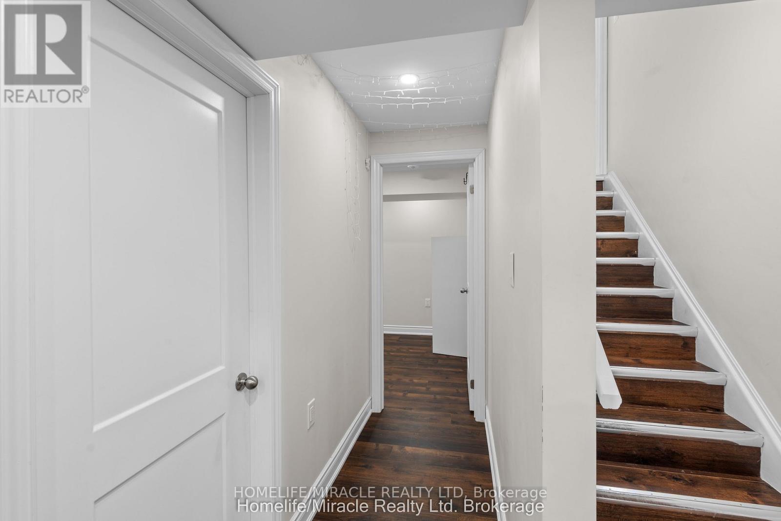 32 CARLETON TRAIL - 34