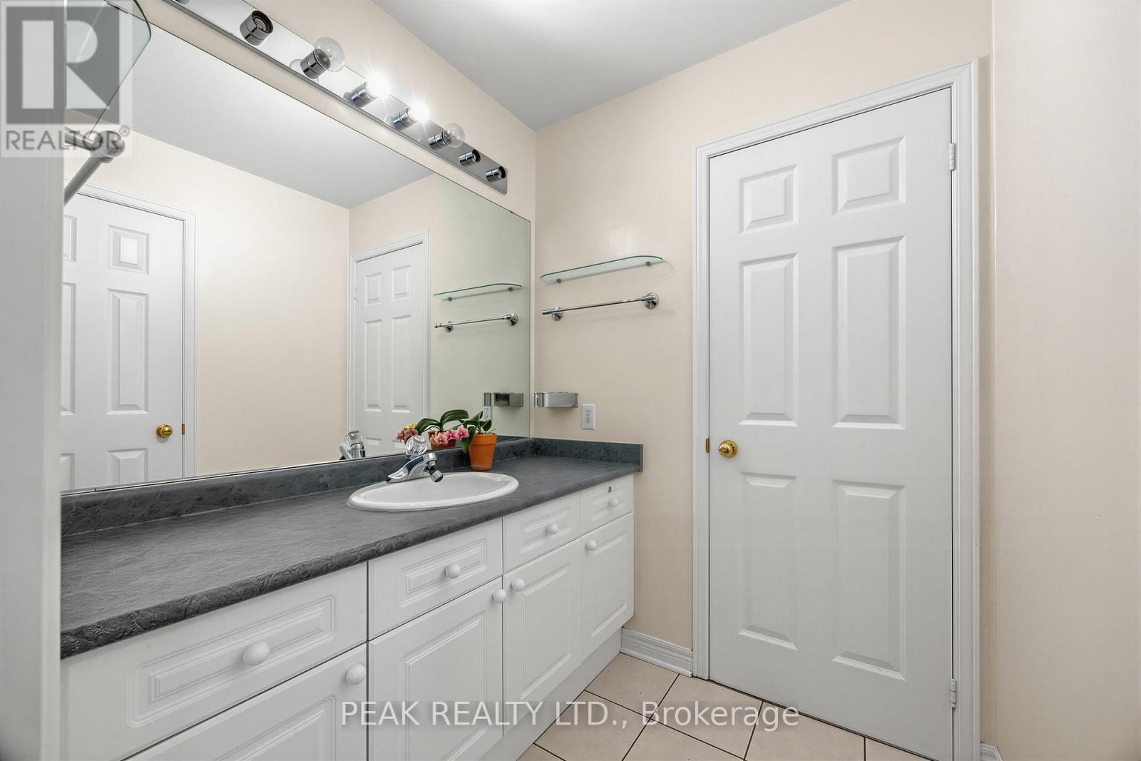 66 HOLLYLANE DRIVE - 29