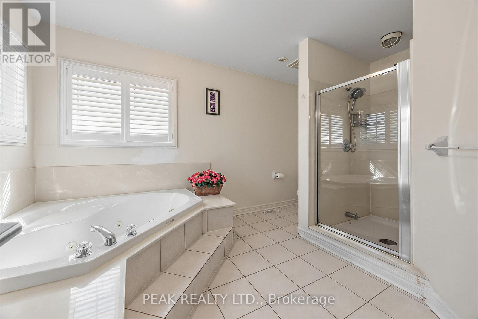66 HOLLYLANE DRIVE - 23