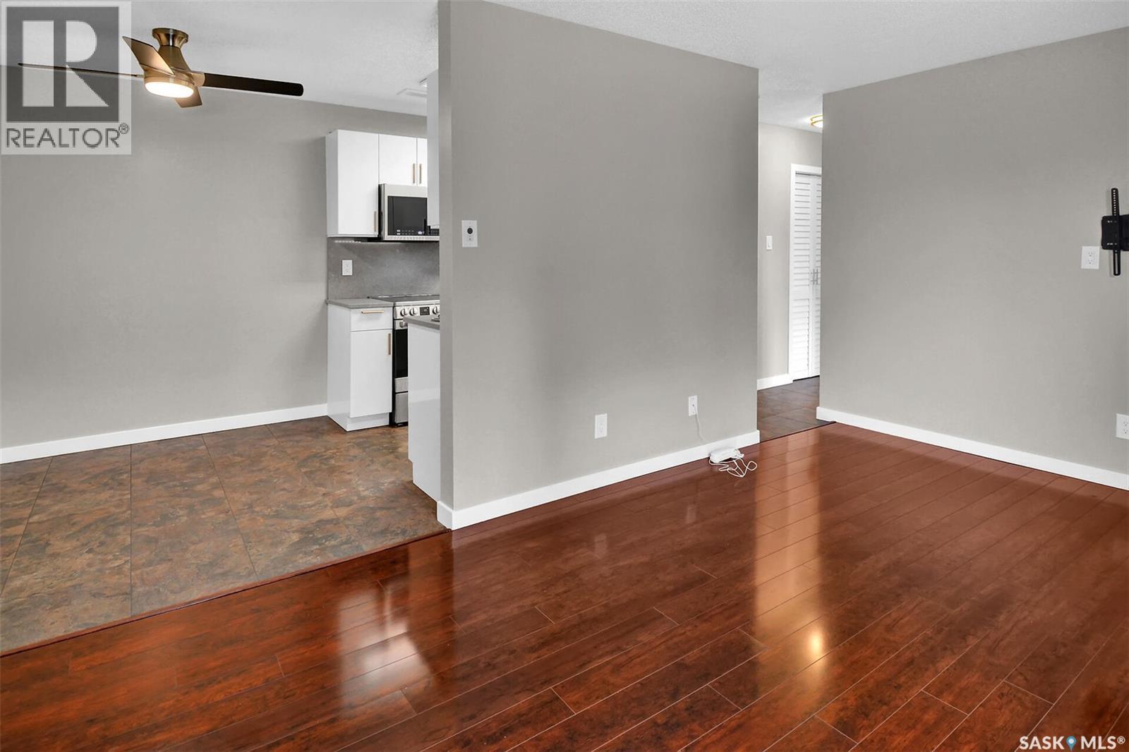 318 4230 Degeer STREET — photo 9