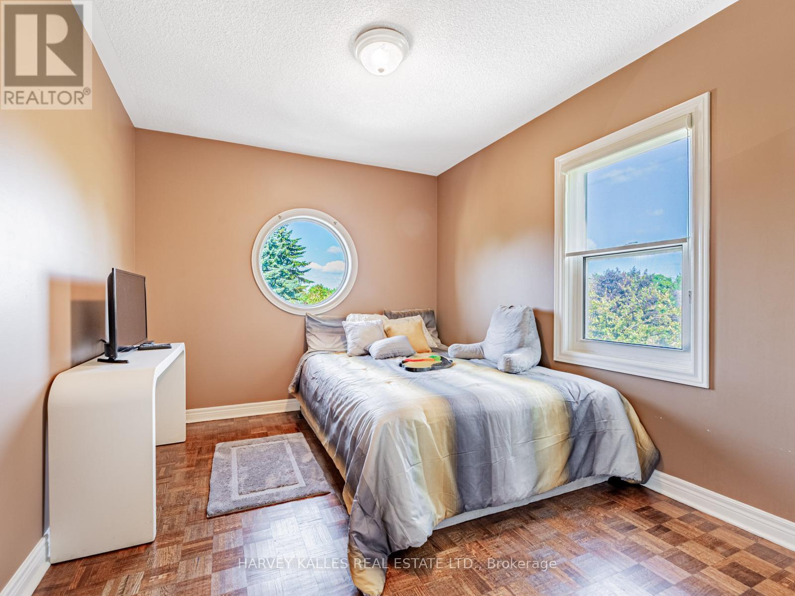 1 EDENBRIDGE DRIVE - 19