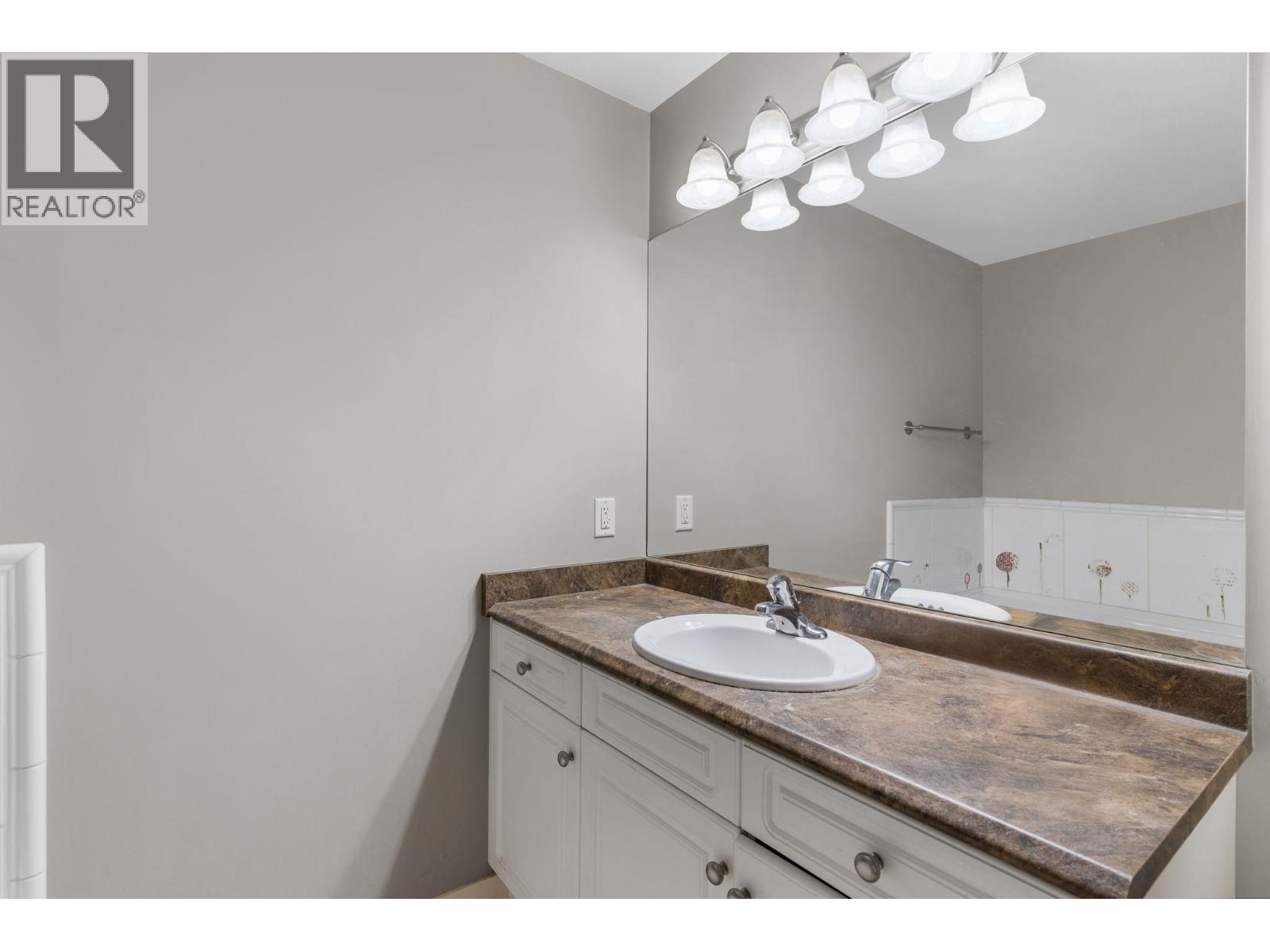 #311 515 Houghton Road - 9