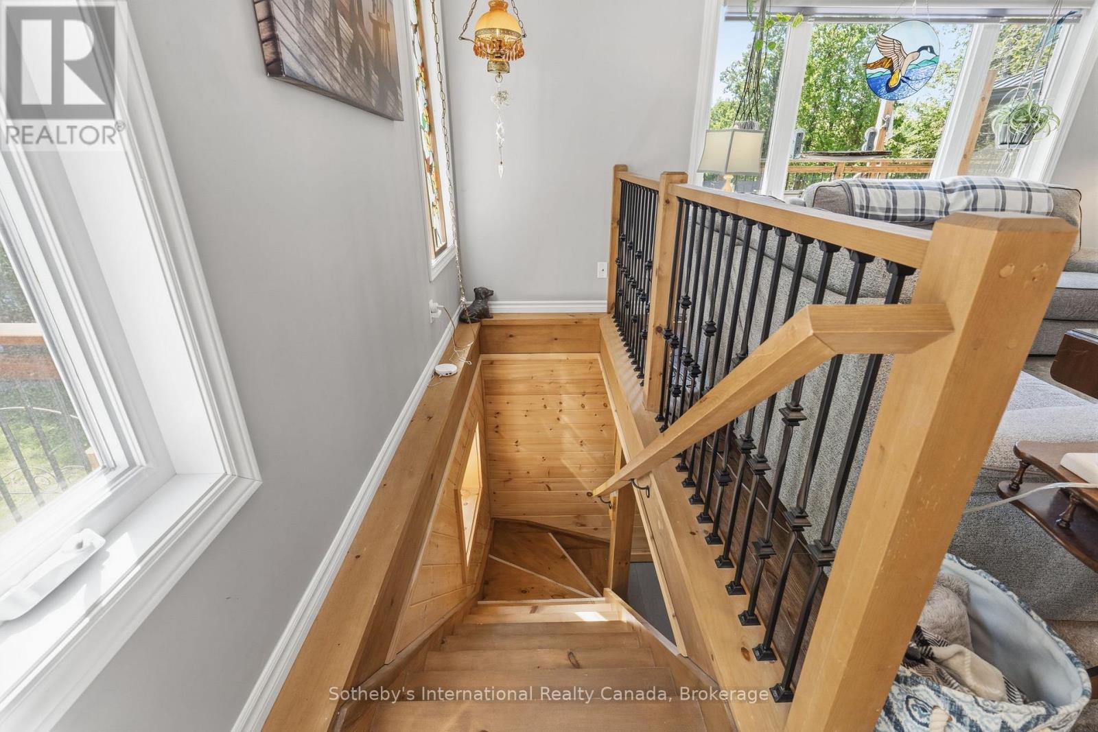 8 LAKEVIEW CRESCENT - 15