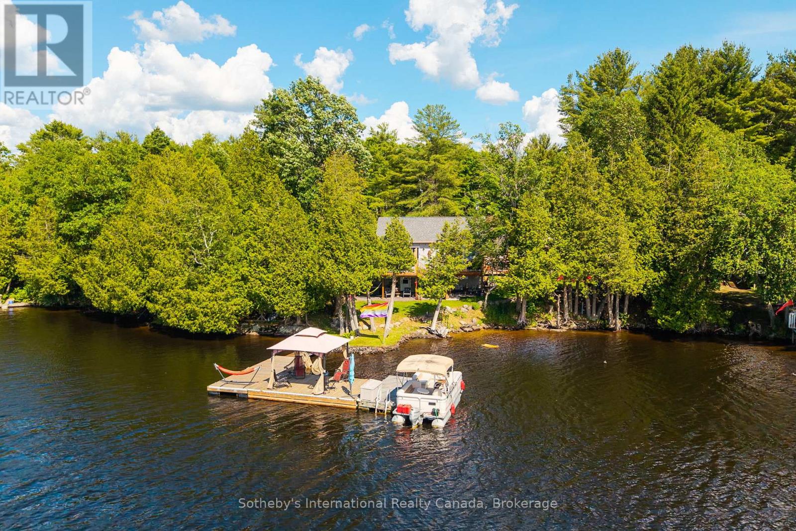 8 LAKEVIEW CRESCENT - 1